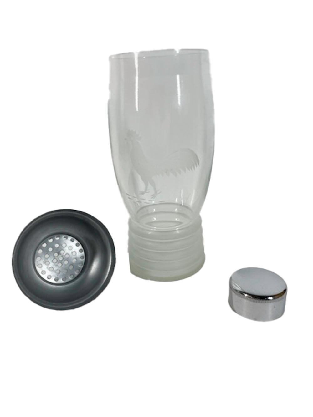 Art déco-Cocktailshaker aus kaiserlichem Glas mit mattiertem Ringsockel und geätztem Hahn im Zustand „Gut“ im Angebot in Nantucket, MA