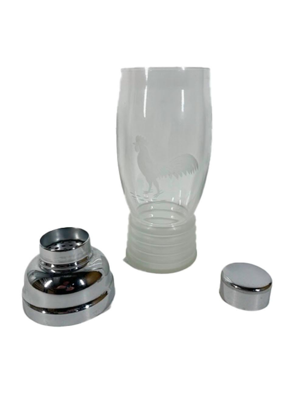 Art déco-Cocktailshaker aus kaiserlichem Glas mit mattiertem Ringsockel und geätztem Hahn (20. Jahrhundert) im Angebot