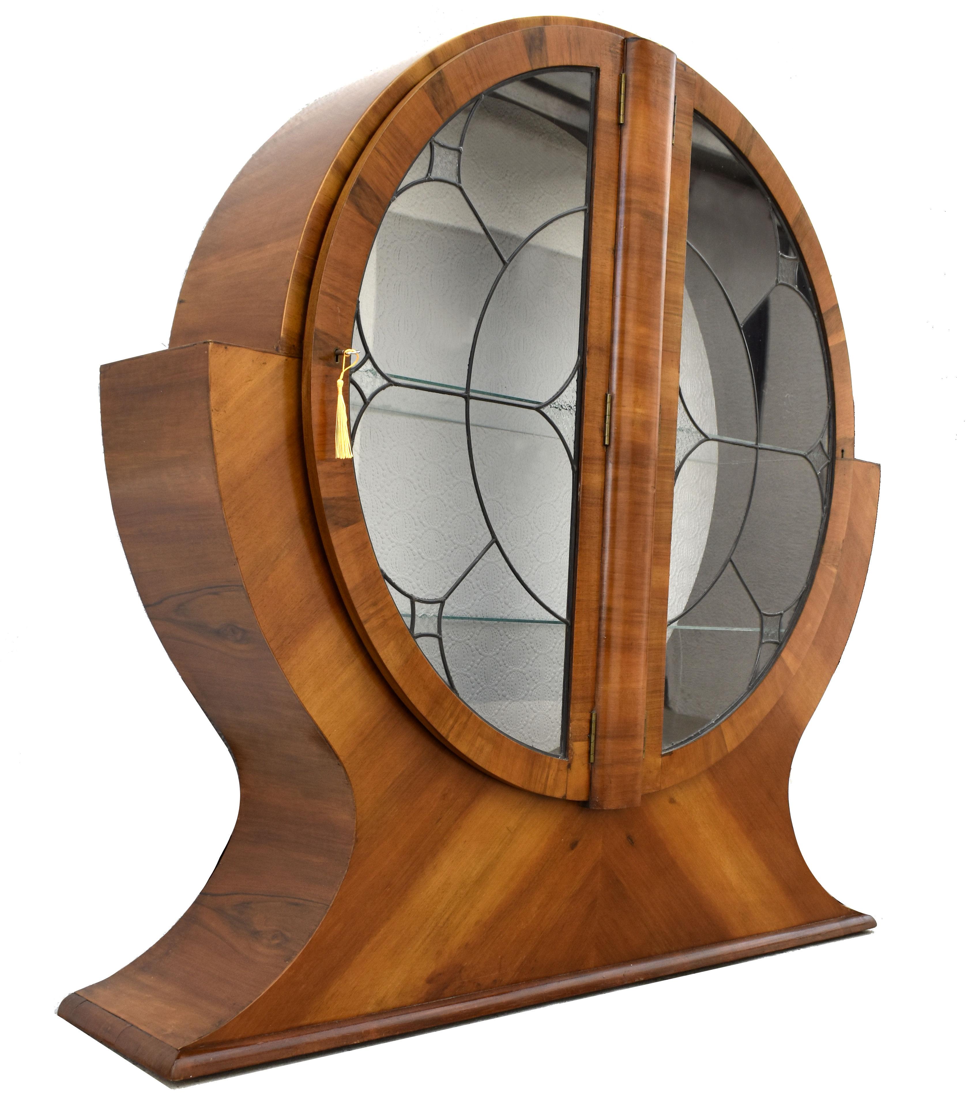 This is a superb example of an English made Art Deco display cabinet, dating to the 1930''s and very popular at the time for displaying your best ''china'' usually displayed in what was known as the ''front room'' which was mainly for show and used