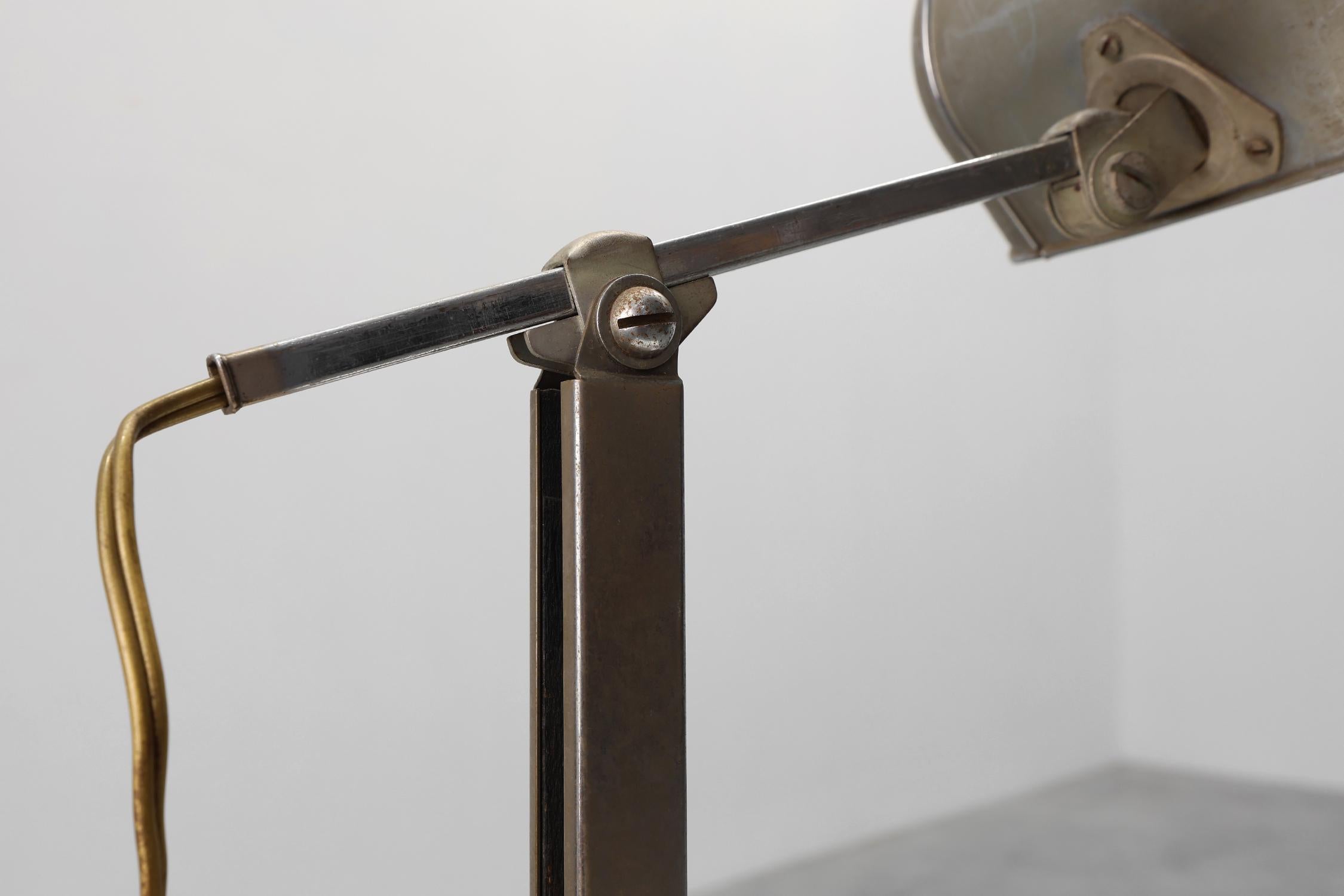 Art Deco Industrielle Metall- und Travertin-Schreibtischlampe, Belgien 1930er Jahre im Angebot 3