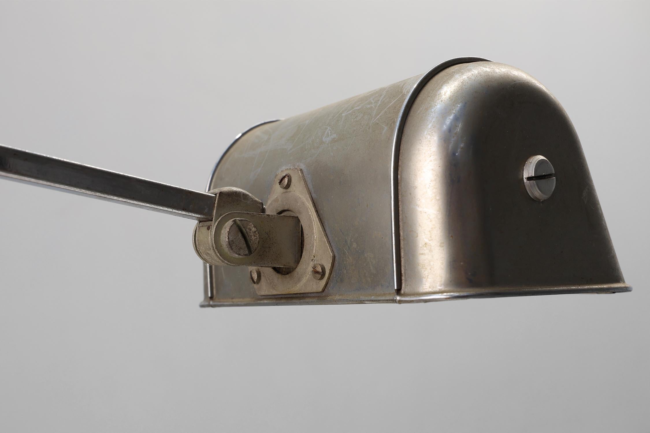 Art Deco Industrielle Metall- und Travertin-Schreibtischlampe, Belgien 1930er Jahre im Angebot 4