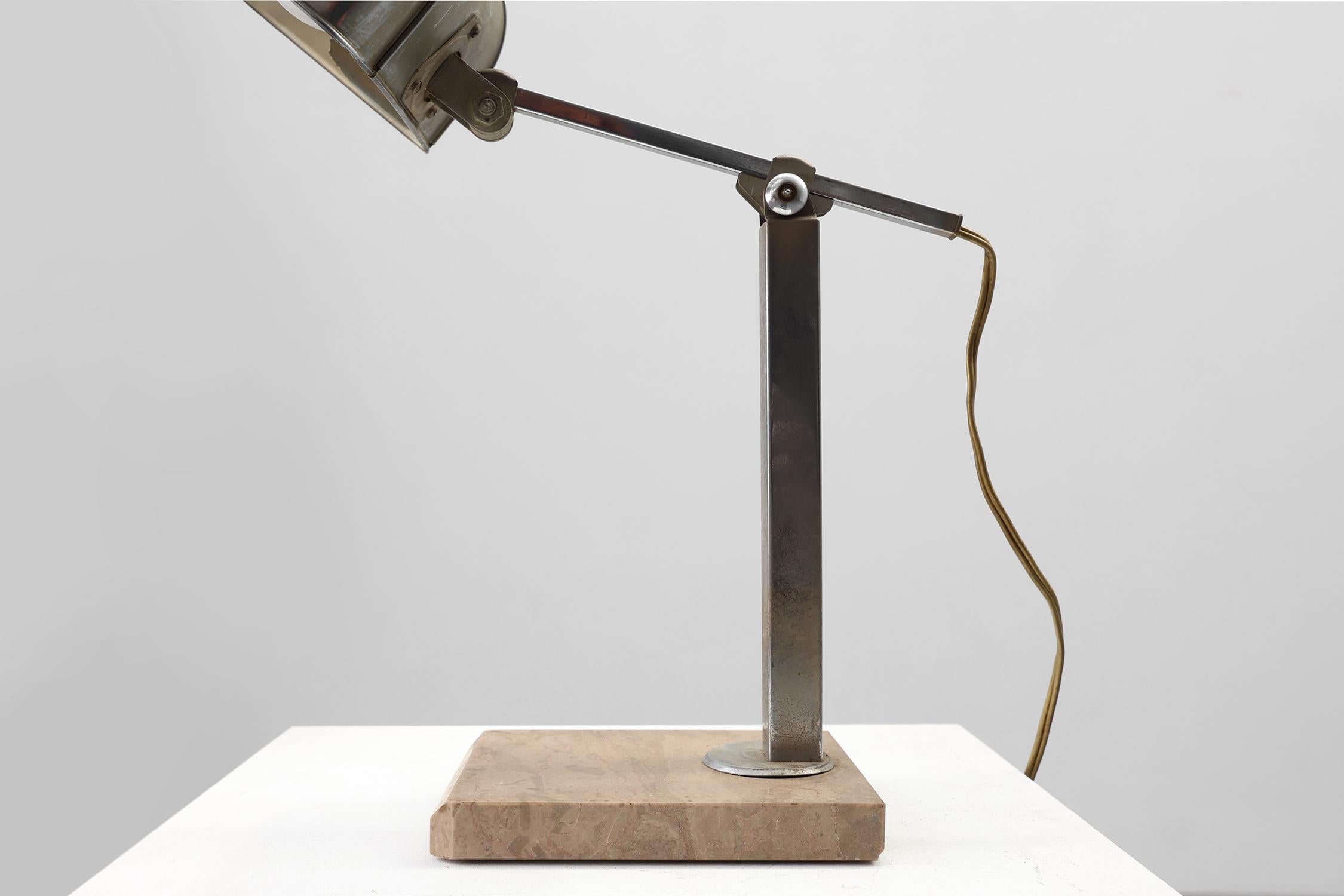 Art Deco Industrielle Metall- und Travertin-Schreibtischlampe, Belgien 1930er Jahre im Angebot 5