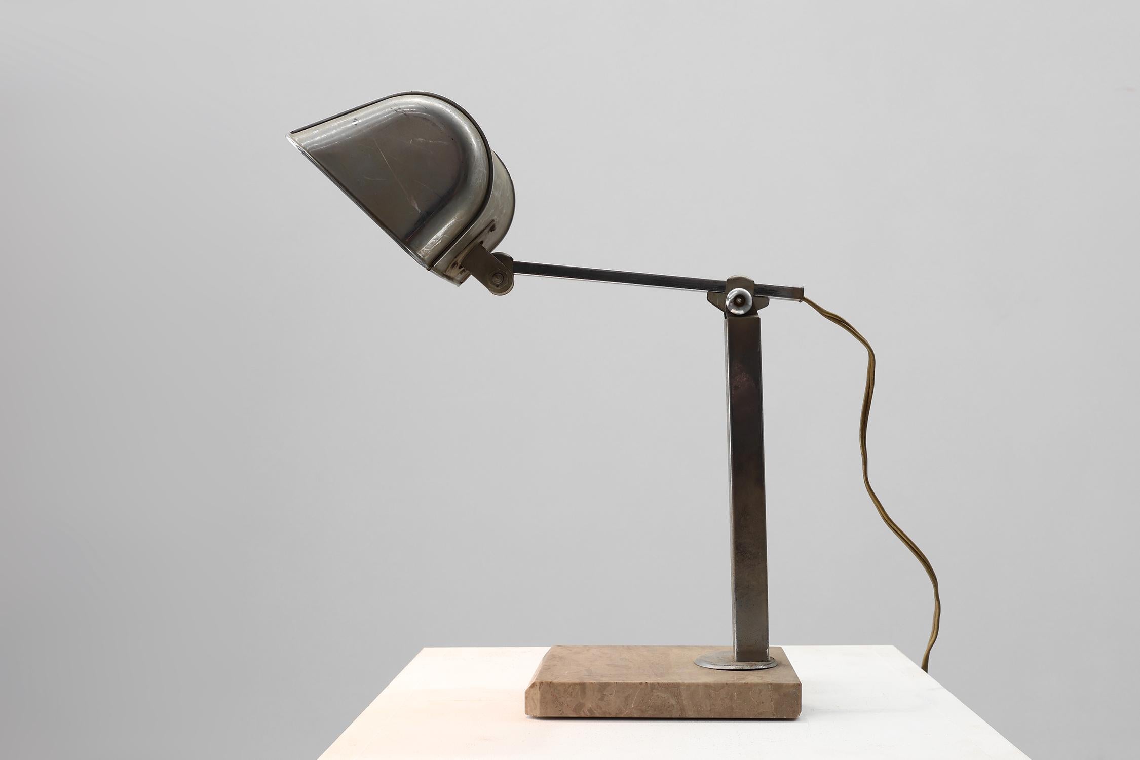 Art Deco Industrielle Metall- und Travertin-Schreibtischlampe, Belgien 1930er Jahre im Angebot 6