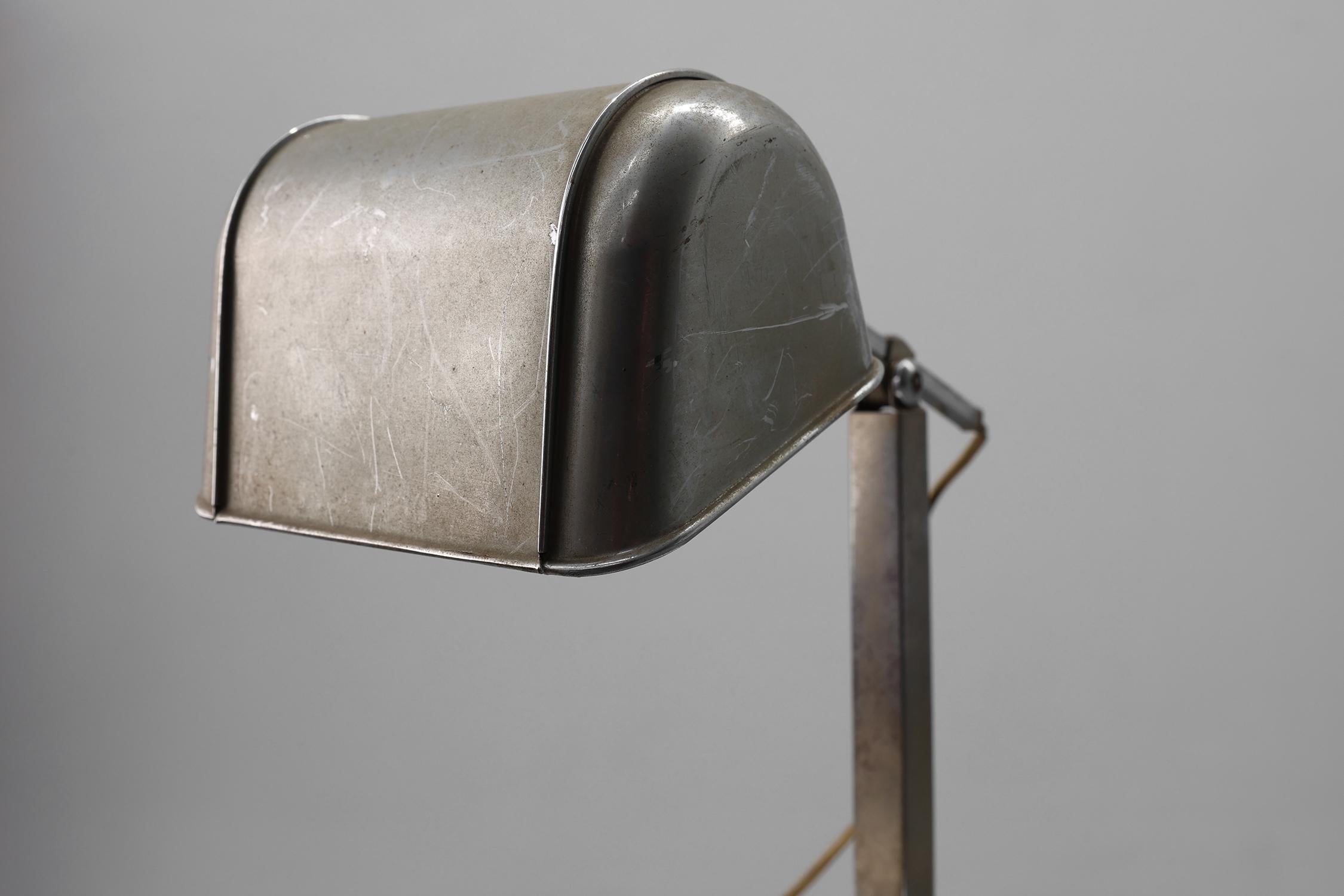 Art Deco Industrielle Metall- und Travertin-Schreibtischlampe, Belgien 1930er Jahre im Angebot 7