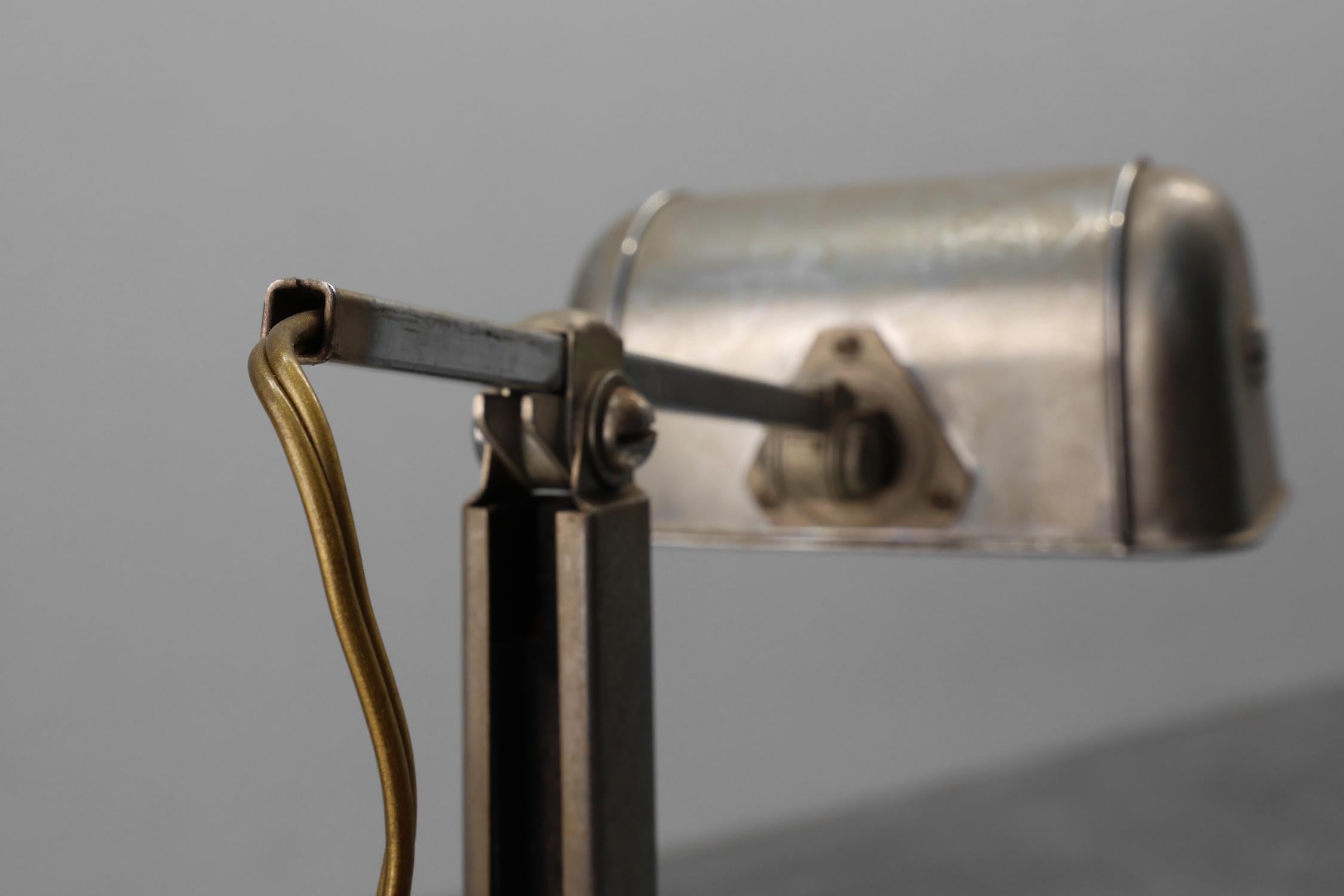 Art Deco Industrielle Metall- und Travertin-Schreibtischlampe, Belgien 1930er Jahre im Angebot 8