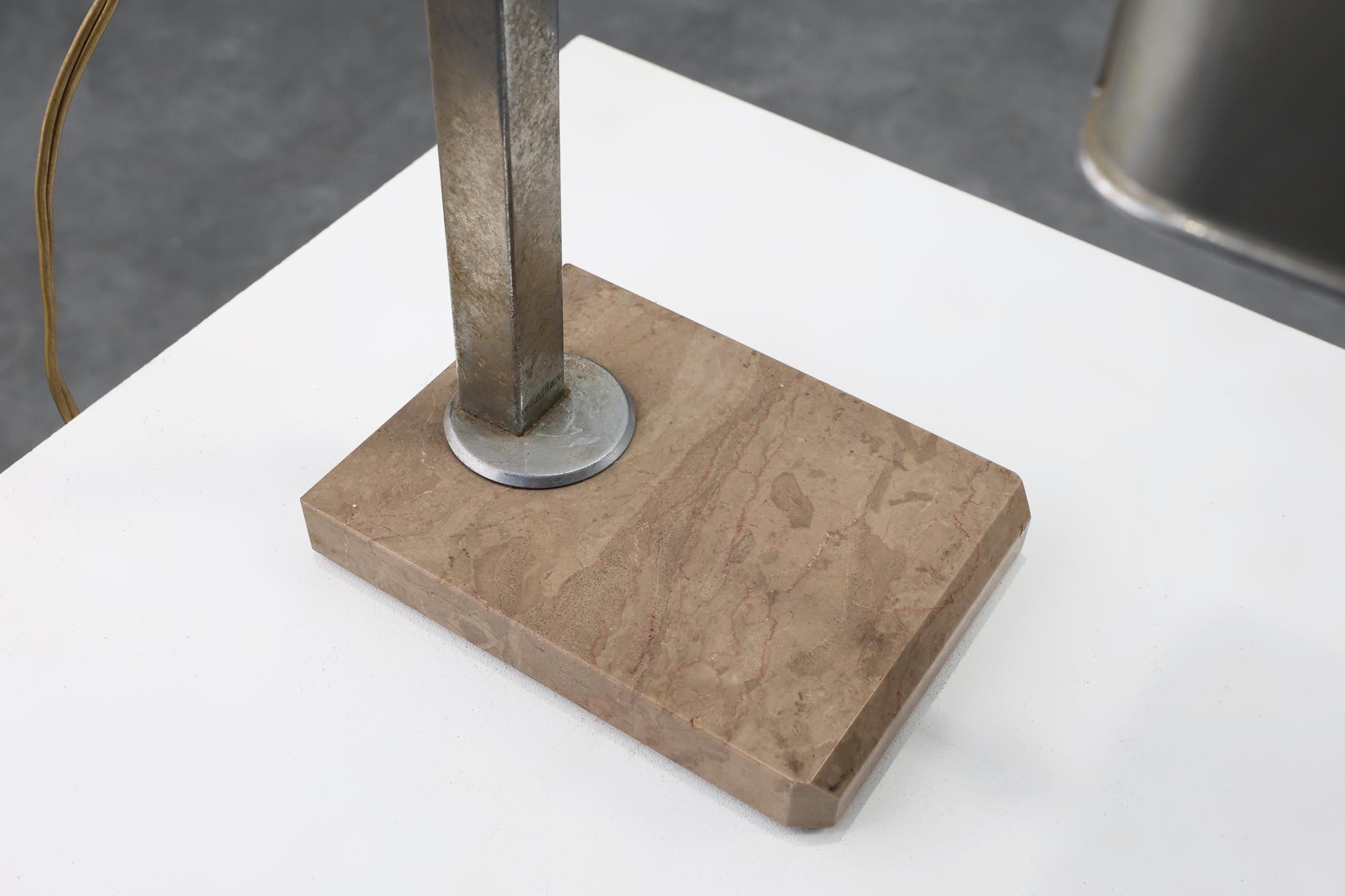 Art Deco Industrielle Metall- und Travertin-Schreibtischlampe, Belgien 1930er Jahre im Angebot 9