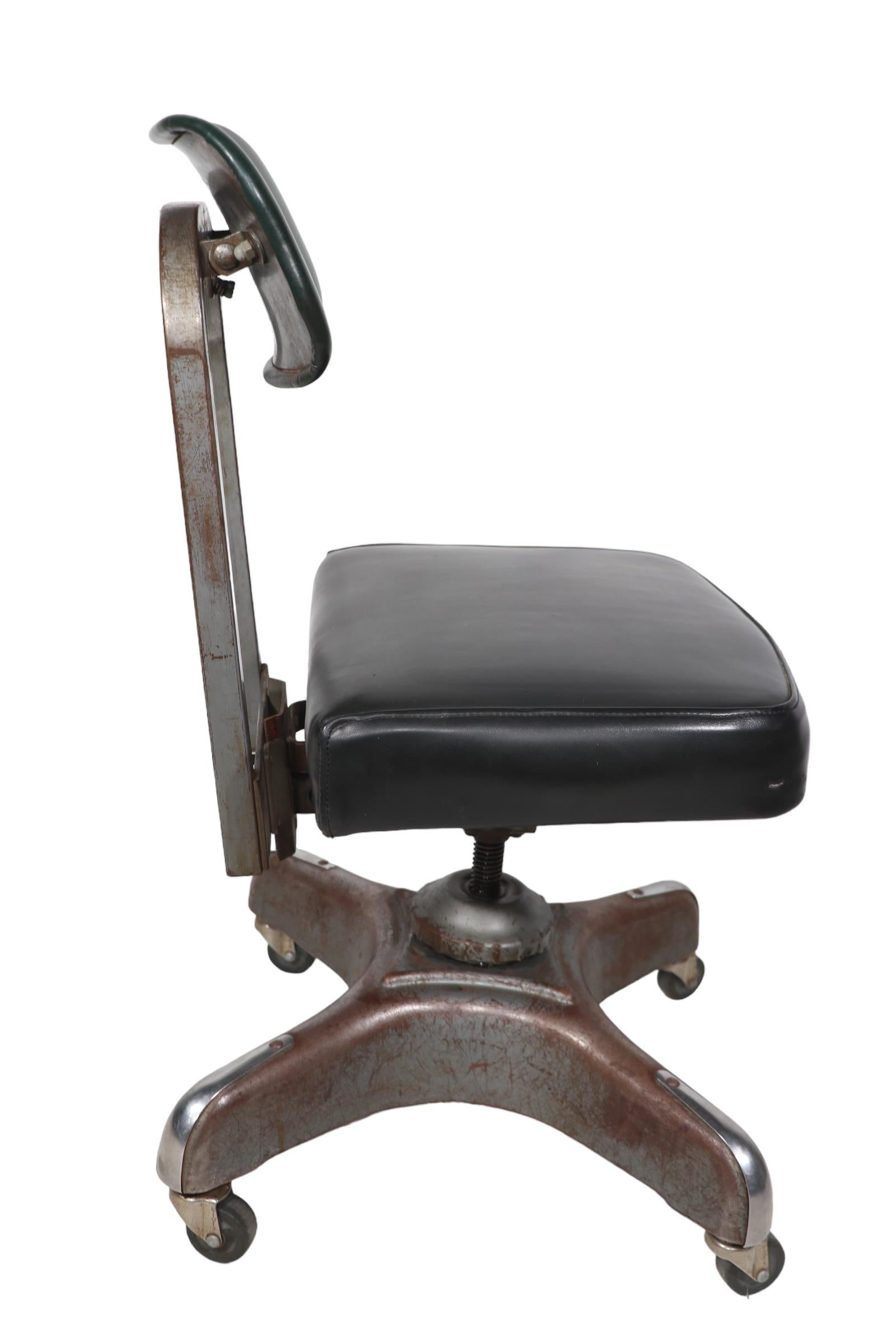 Art Deco Industrial Swivel Tilt Armless Desk Chair by Harter Corporation 1930/40 For Sale 4