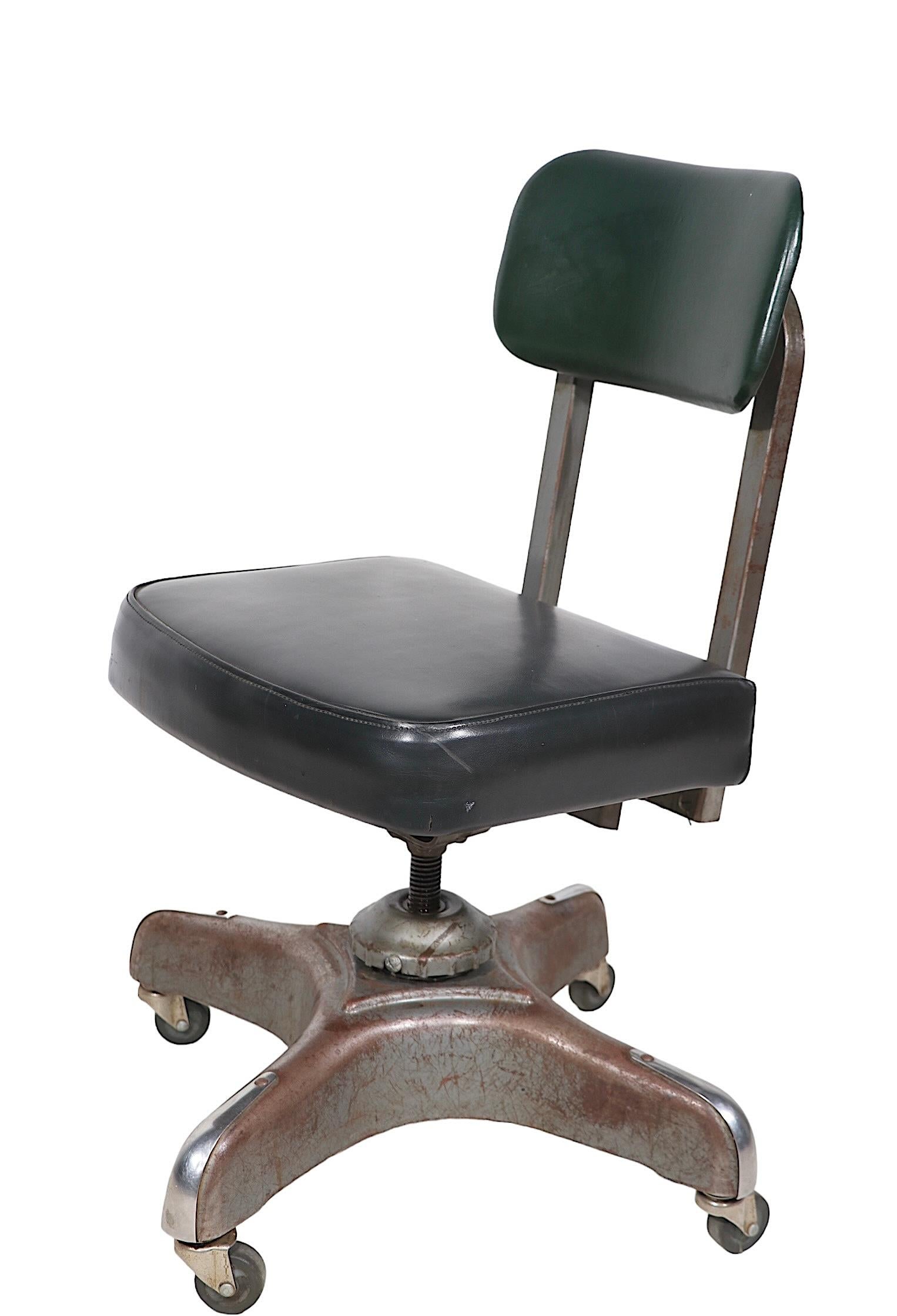 Industriel Chaise de bureau Art Déco industrielle sans accoudoirs pivotante par Harter Corporation 1930/40 en vente