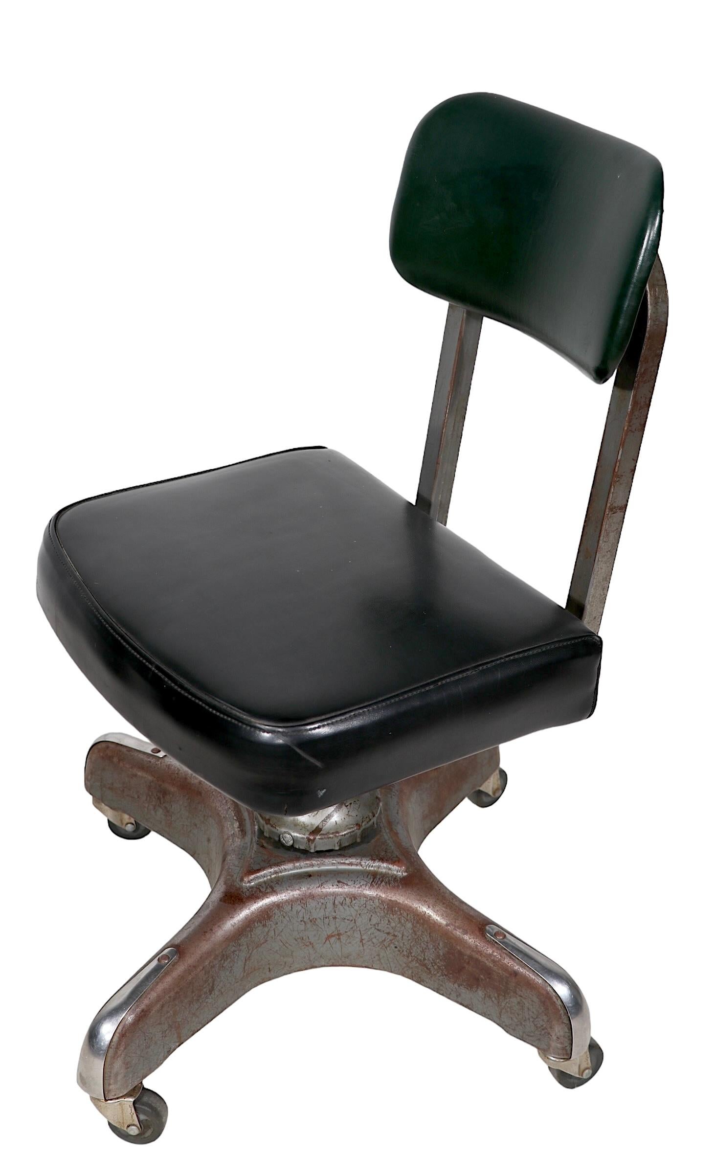 Américain Chaise de bureau Art Déco industrielle sans accoudoirs pivotante par Harter Corporation 1930/40 en vente