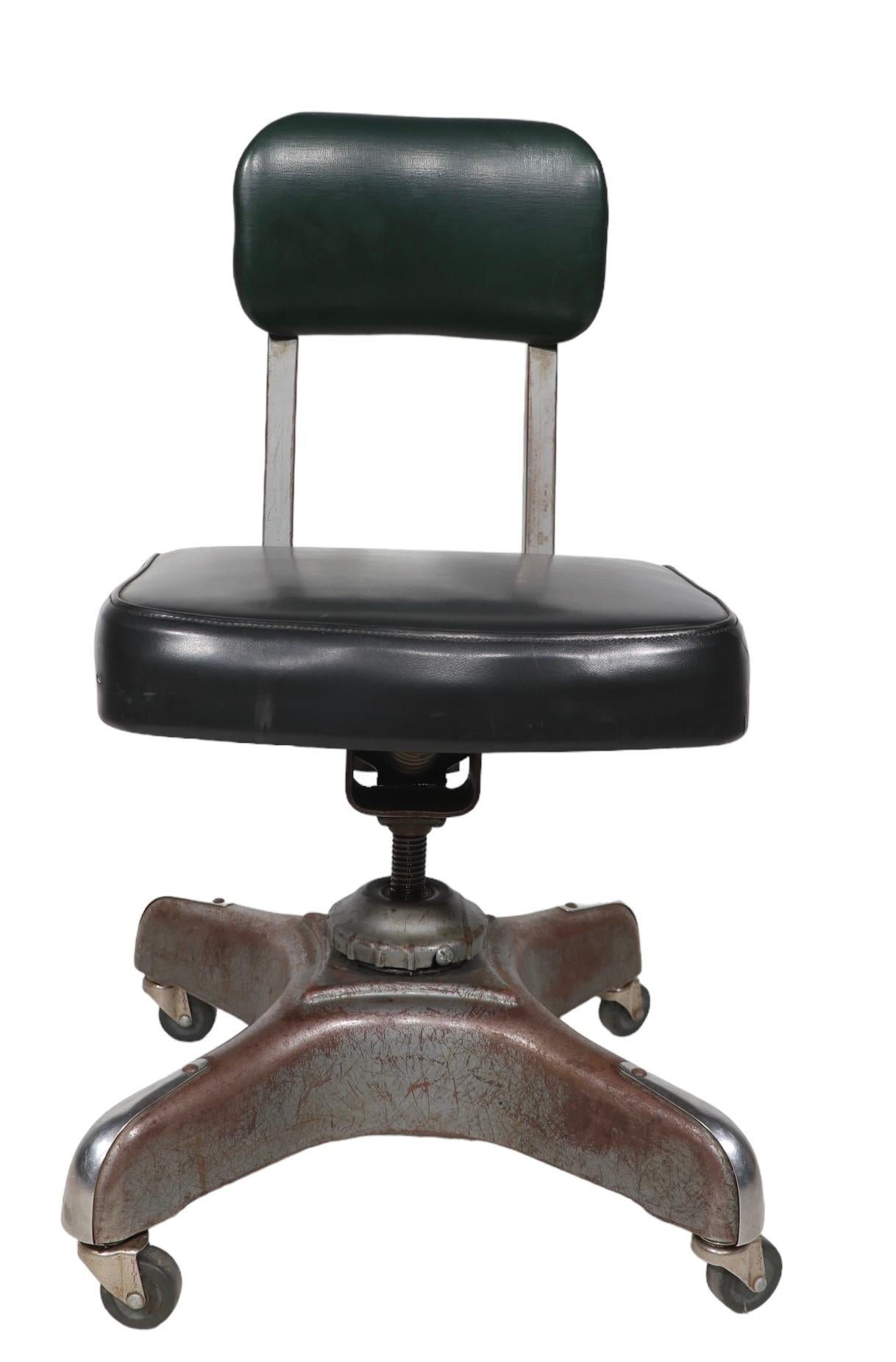 Art Deco Industrial Swivel Tilt Armless Desk Chair by Harter Corporation 1930/40 In Good Condition For Sale In New York, NY