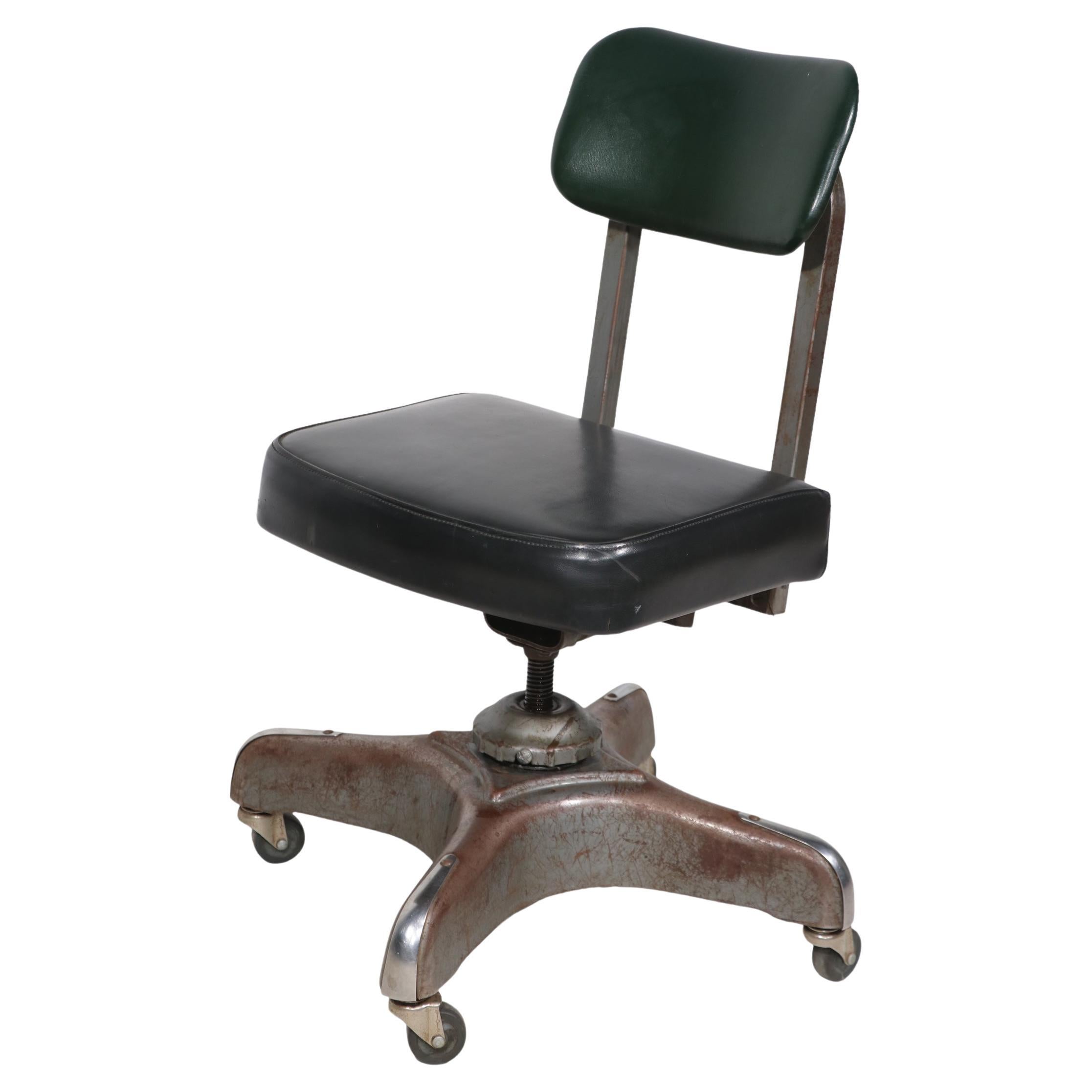 Chaise de bureau Art Déco industrielle sans accoudoirs pivotante par Harter Corporation 1930/40 en vente