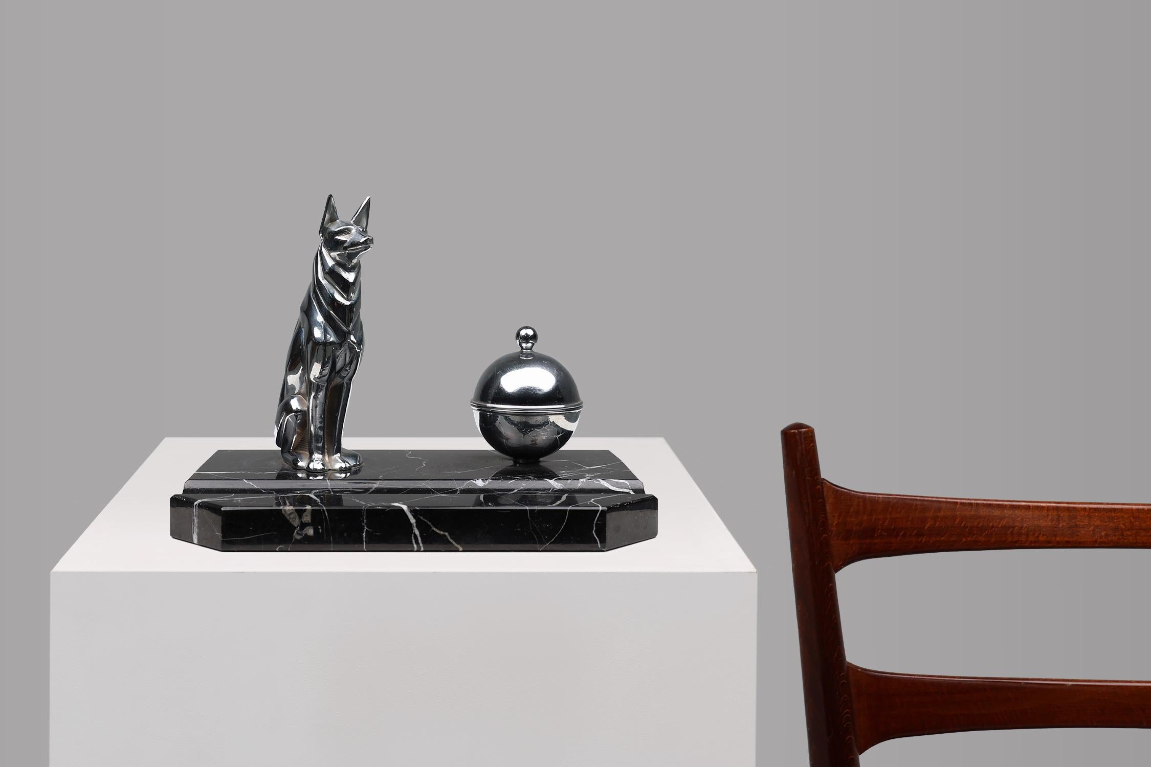 France / 1930 / inktwell / marble, chrome, steel / Art Deco / Mid-century

Stunning French 1930s inkwell in chrome and black marble. This piece features a thick black and white marble base with a deeper space to keep a pen, a stylish dog and an