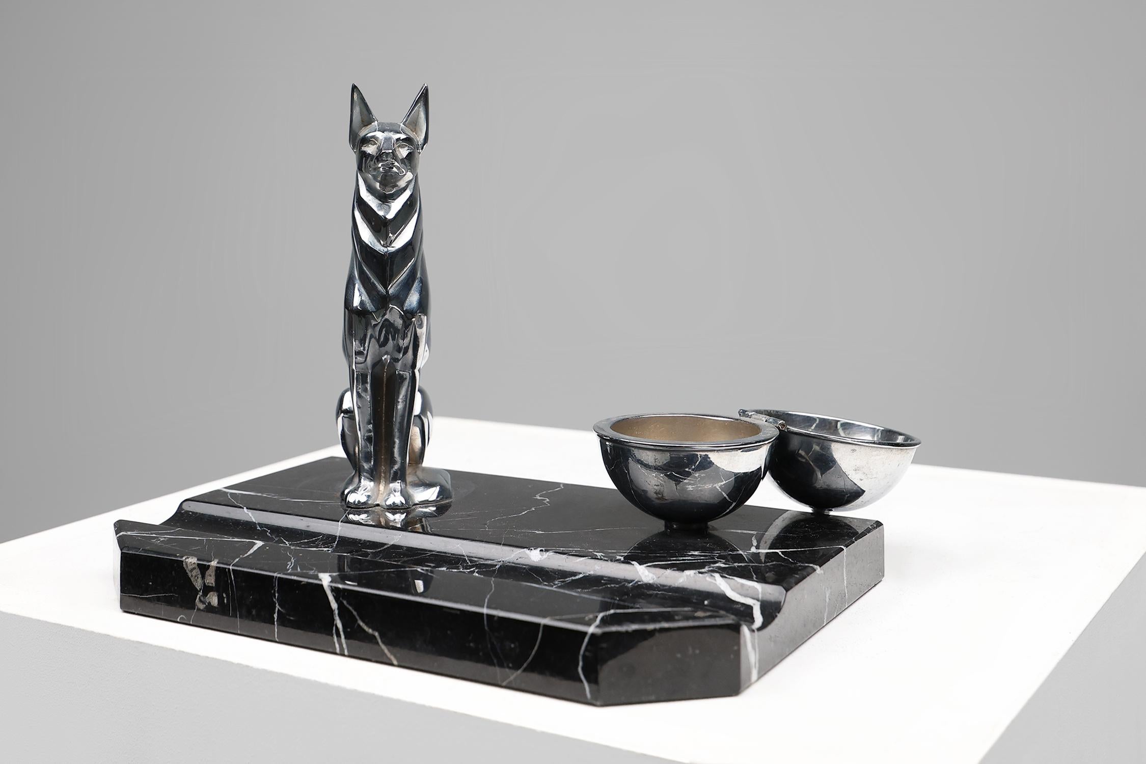 Art Deco inktwell in chrome and marble with statue of a dog, France 1930s In Good Condition In Meulebeke, BE