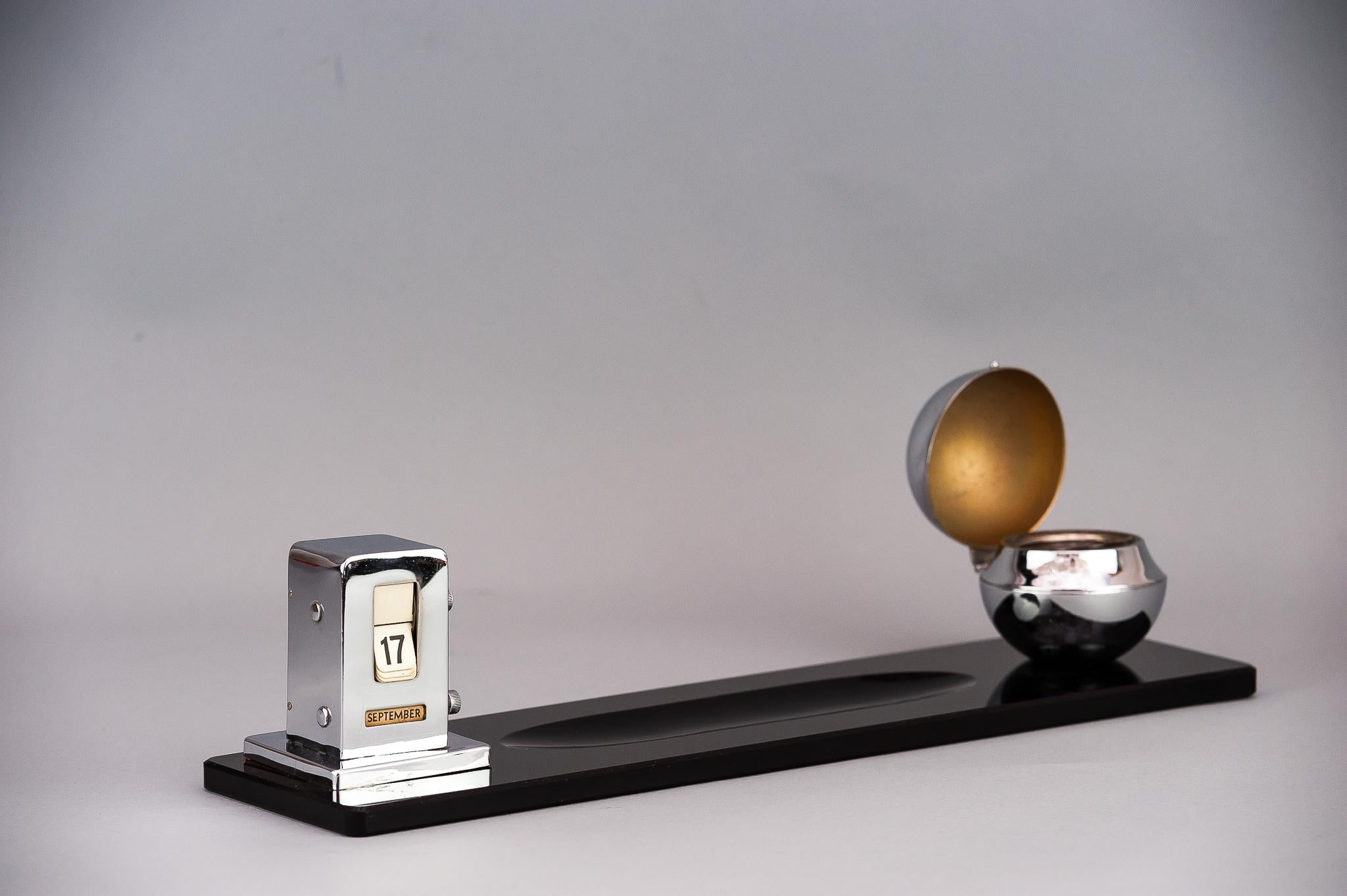 Art Deco Inkwell 1930s with Date In Excellent Condition In Wien, AT
