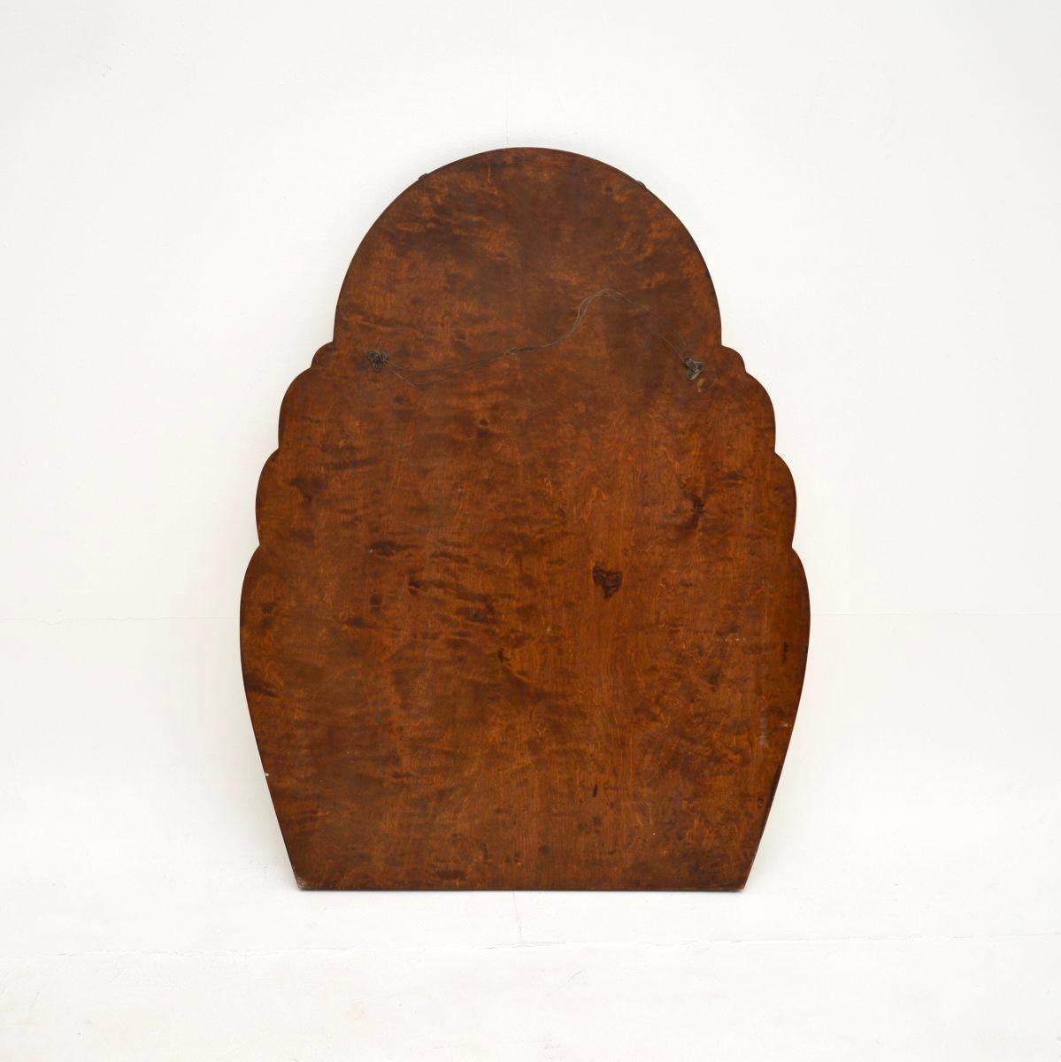 Art Deco Espejo de nogal con incrustaciones mediados del siglo XX en venta