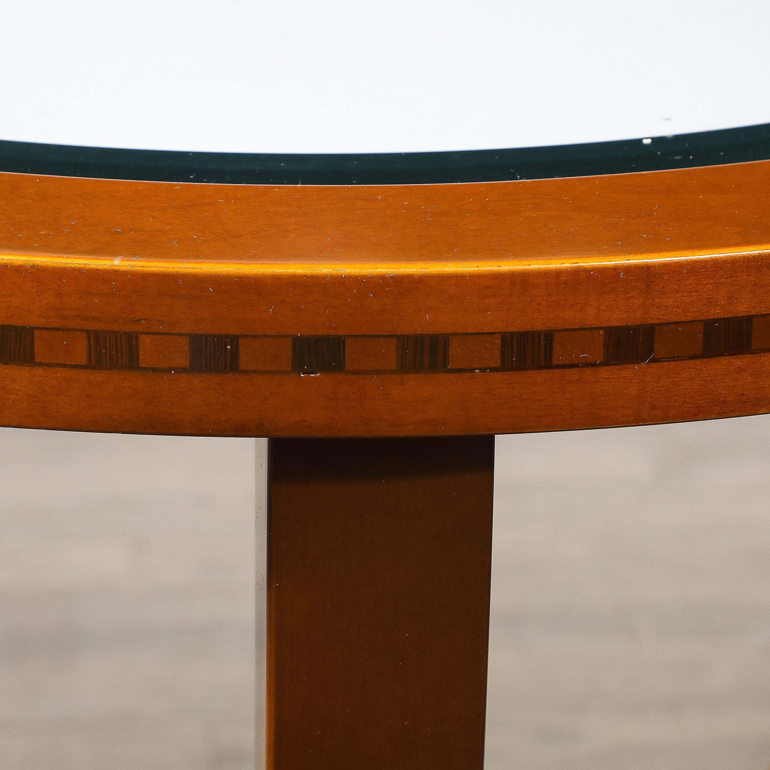 Tavolo Gueridon con piano in vetro incassato Art Déco in noce strofinato a mano con dettagli intarsiati In condizioni ottime in vendita a New York, NY