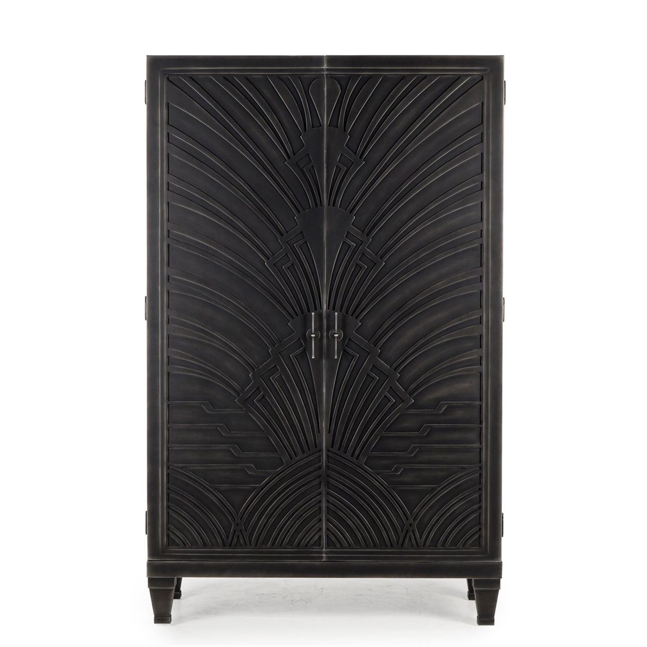 Wardrobe or cabinet Inspiration,
in the style of Art Deco period, with structure
in solid beechwood covered with steel, in
gunmetal bronze finish. With 2 shelves inside.
Elegant and subtle piece.