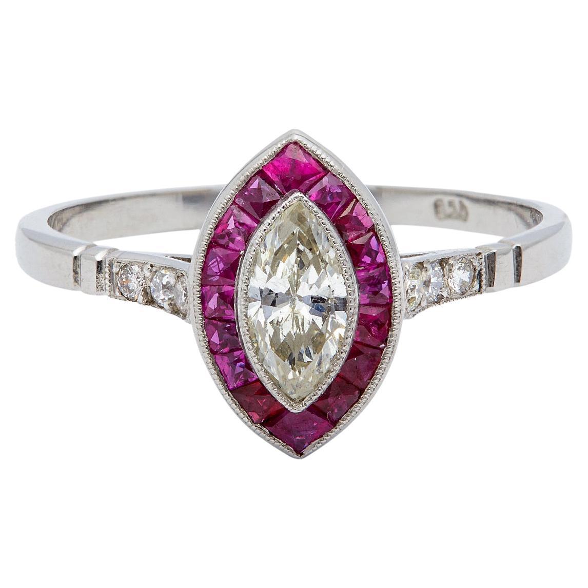 Bague en platine d'inspiration Art déco avec rubis et diamants taille marquise de 0,33 carat en vente