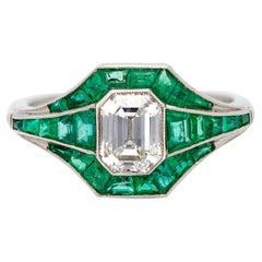 Platinring mit 1,04 Karat Diamant im Smaragdschliff und Smaragd im Art déco-Stil