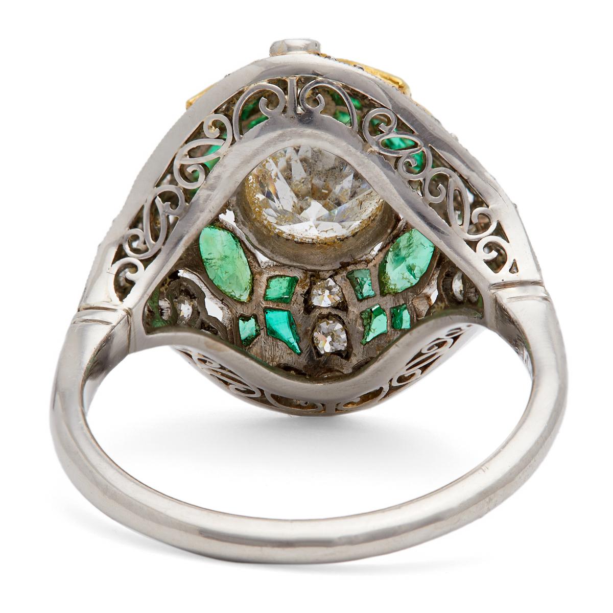 Art Deco Inspired 1.08 Carat Diamond and Emerald Platinum Filigree Ring For Sale 1