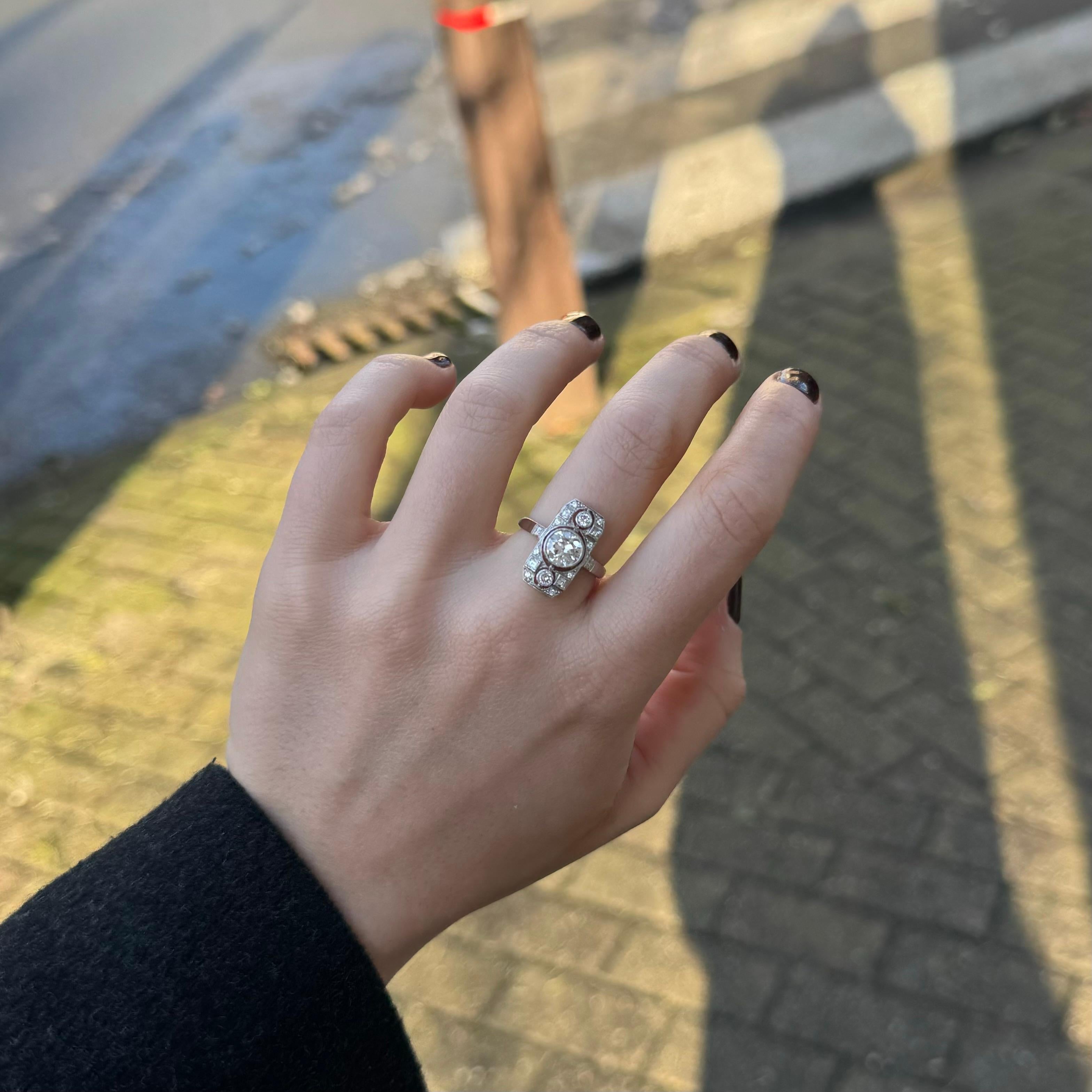 Anillo de diamantes de 1.10 quilates de inspiración Art Déco en venta 1