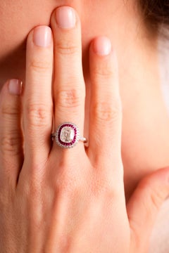 Anillo Blanco de Platino con Diamante Rubí de 1,24 Quilates Inspirado en el Art Decó