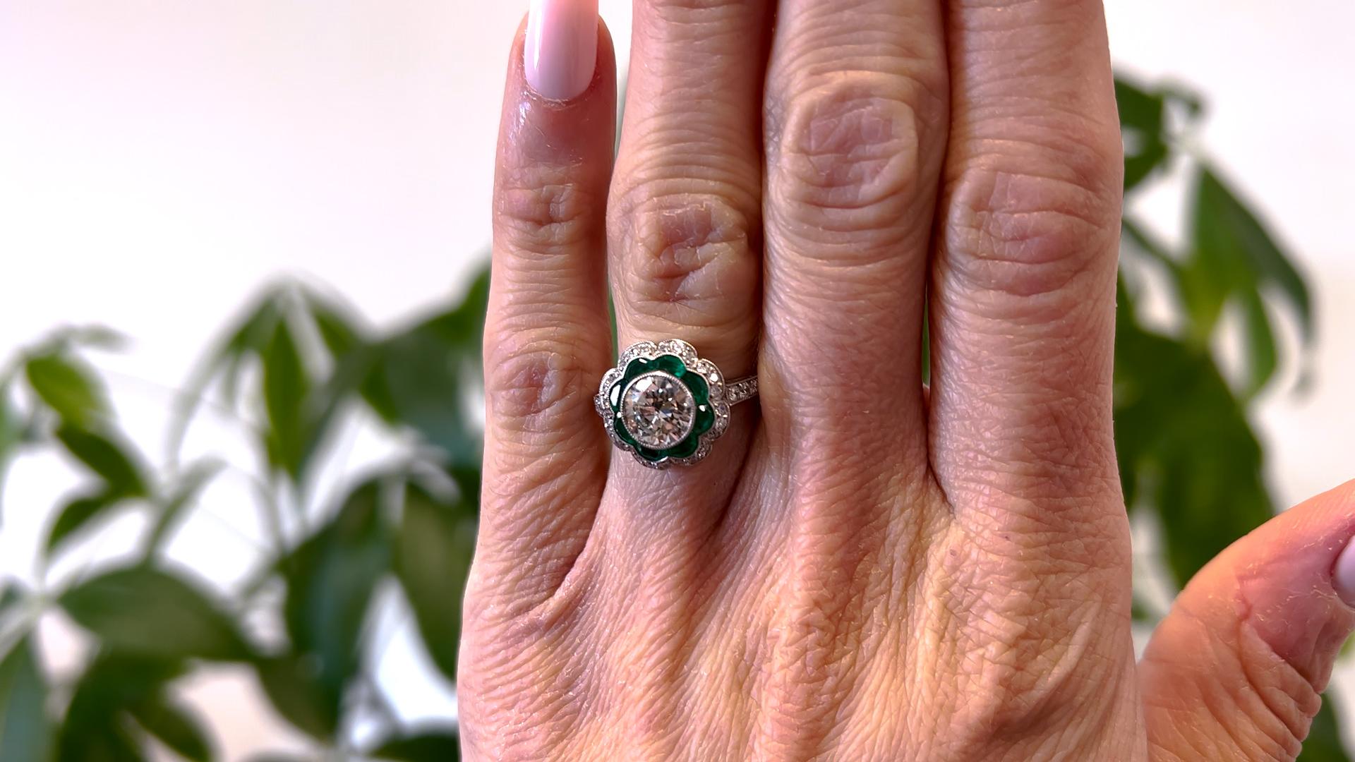 Art Deco Inspired 1.33 Carat Round Brilliant Cut Diamond Emerald Platinum Ring In Excellent Condition For Sale In Beverly Hills, CA