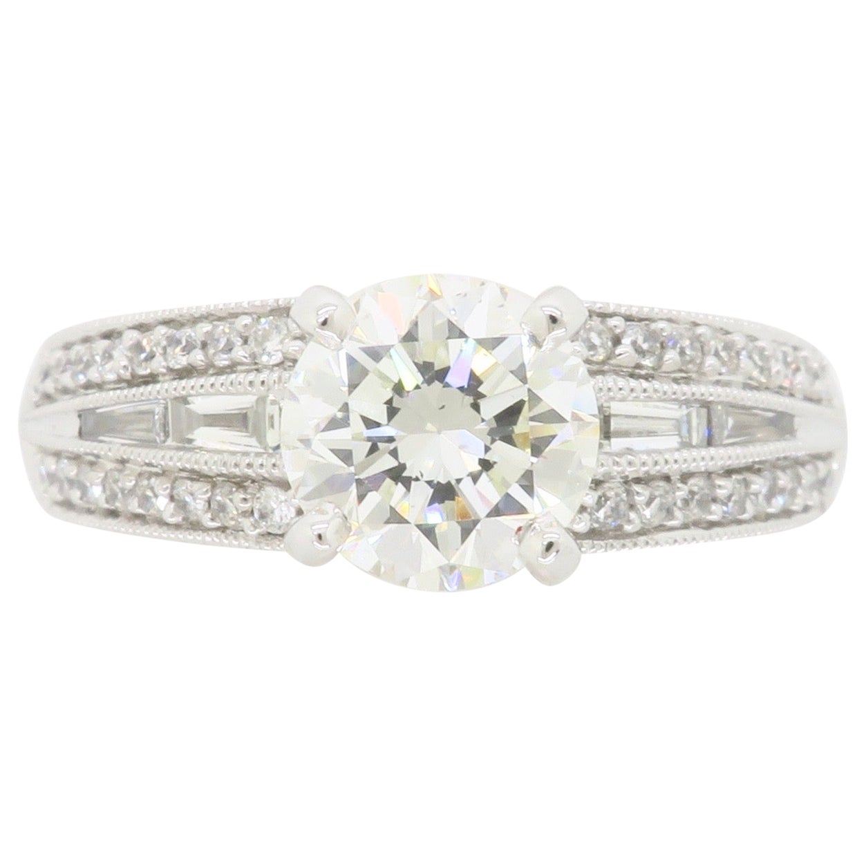 Anillo de Compromiso de Diamantes de 1,48 TQW Inspirado en el Art Decó en venta