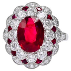 Bague en platine d'inspiration Art déco avec rubis ovale de 1,88 carat et diamants