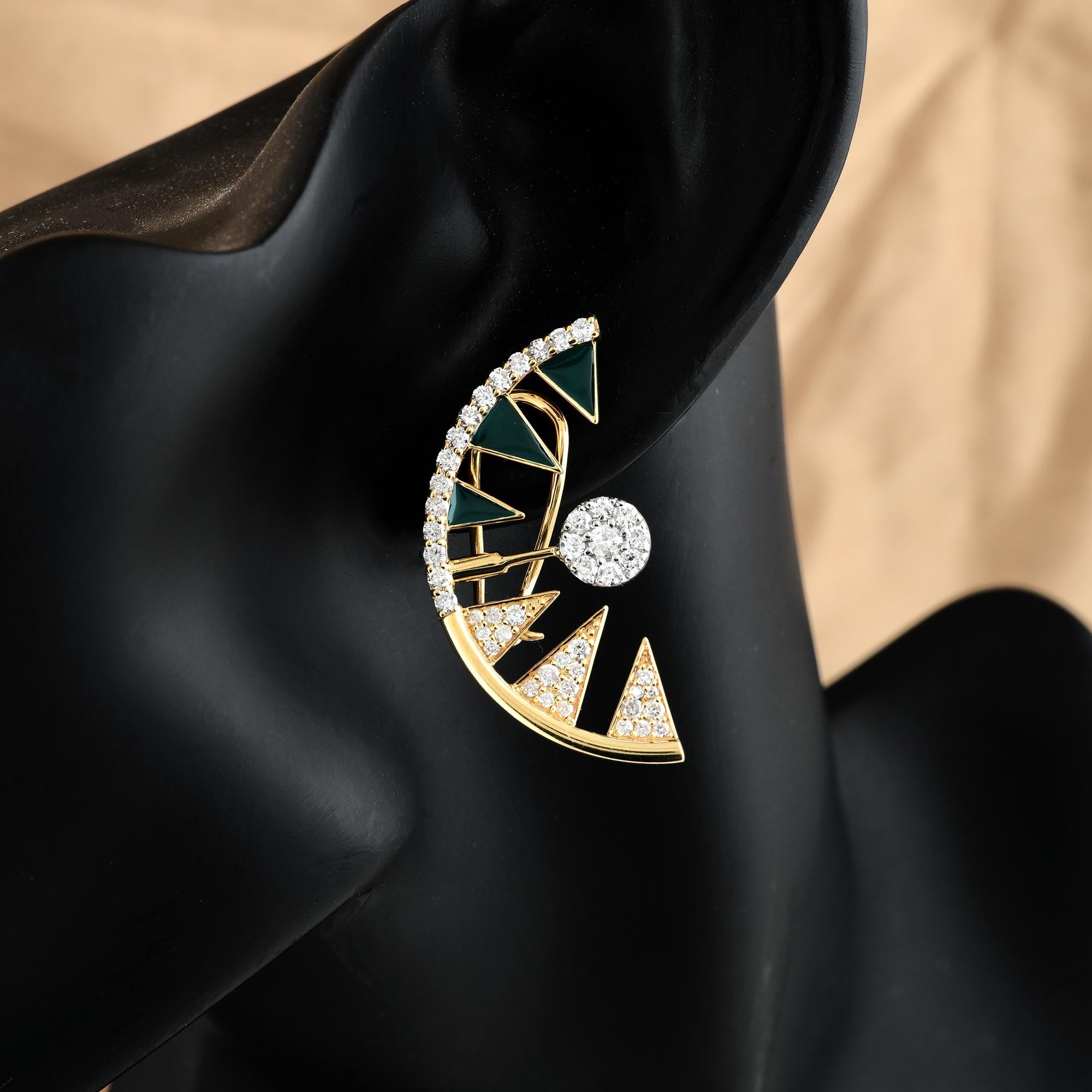 Diese Art Deco inspiriert 1.91Ct Diamond Black Emaille 14K Gelbgold Ohr Manschette Ohrringe kennzeichnete die große Mitte Halbkreis Stud. Dieser Rahmen ist mit kleineren dreieckigen Elementen und Linien verziert. In der oberen Hälfte ist eine Reihe