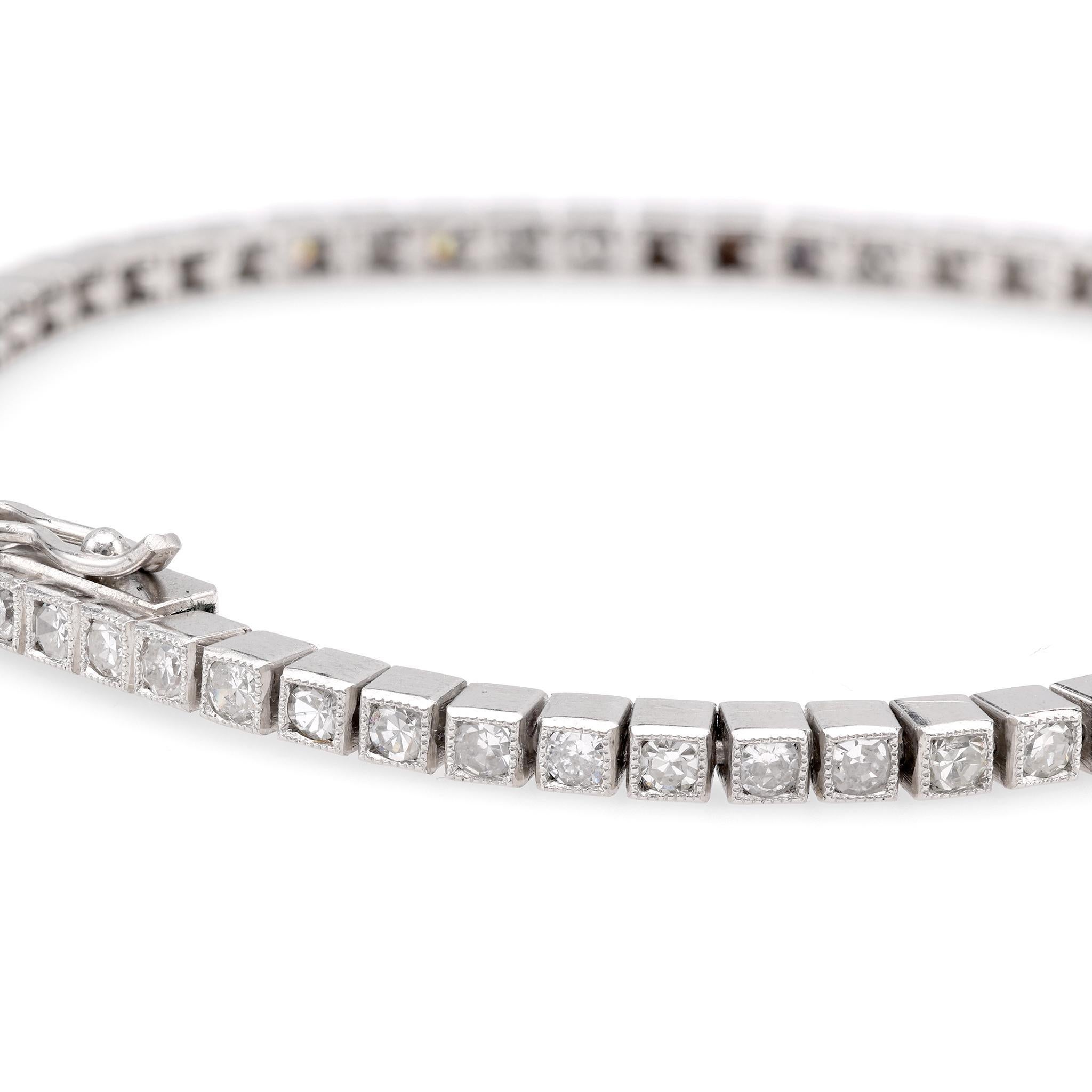 Taille simple Bracelet tennis d'inspiration Art déco en platine avec diamants de 2,2 carats en vente