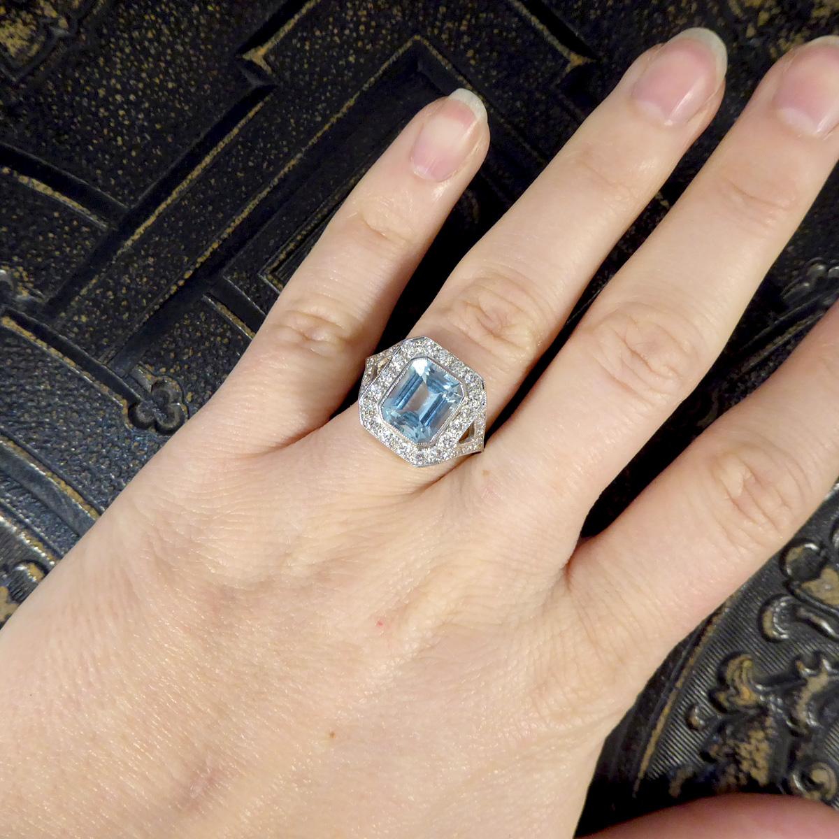 Art Deco Inspired 2.90ct Aquamarine and Diamond Cluster Ring with Shoulders Plat In Excellent Condition For Sale In Yorkshire, West Yorkshire