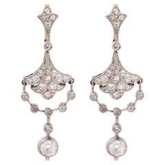 Orecchini chandelier in platino con diamante di 3 carati di peso totale, ispirati all'Art Deco