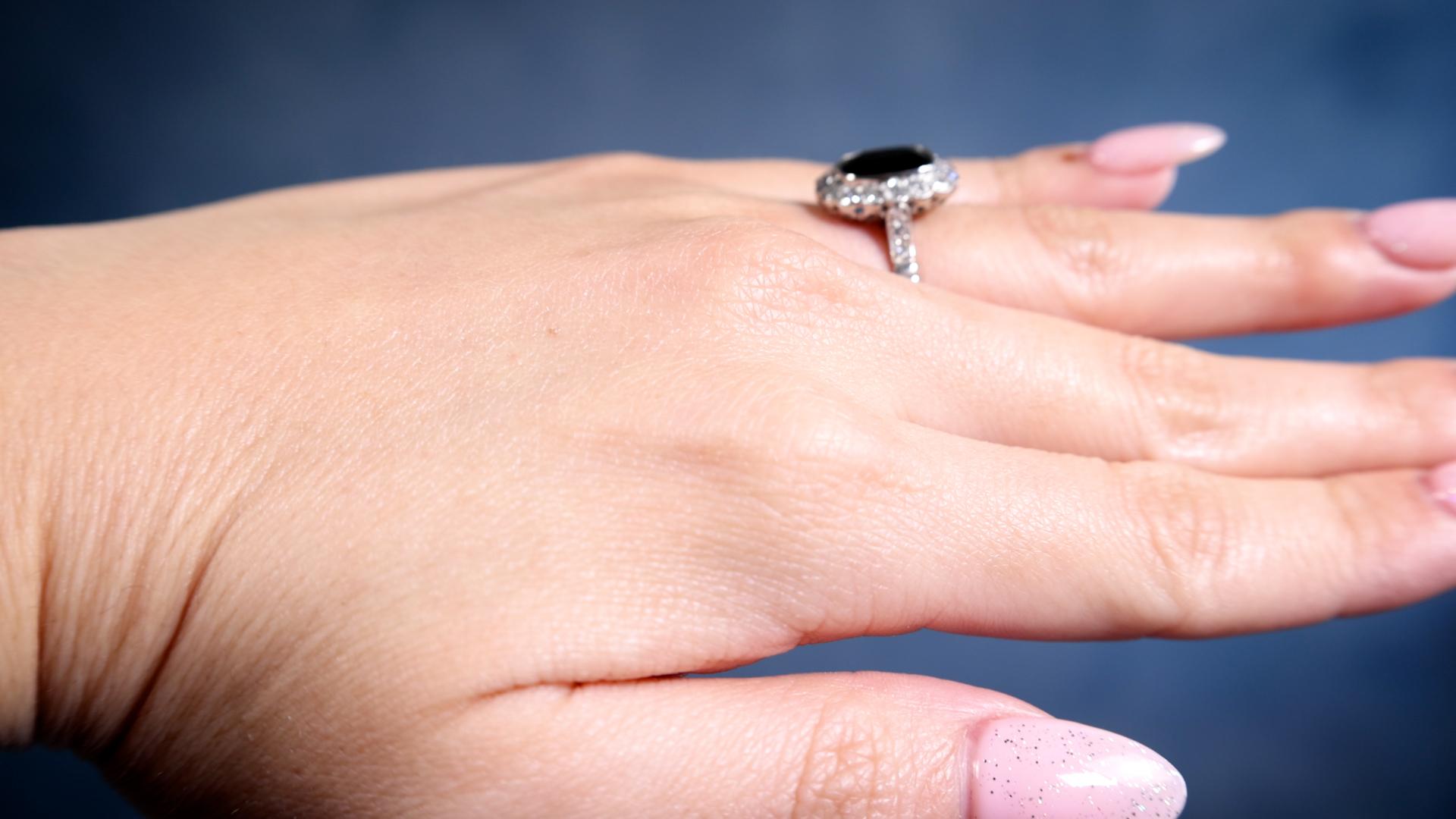 Platin-Cluster-Ring mit 3.11 Karat Saphir und Diamant im Art déco-Stil im Zustand „Hervorragend“ im Angebot in Beverly Hills, CA