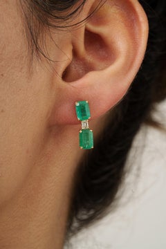 Art Deco inspirierte 3,76 Karat Smaragd & Diamant Tropfen Ohrringe in 14K Gelbgold