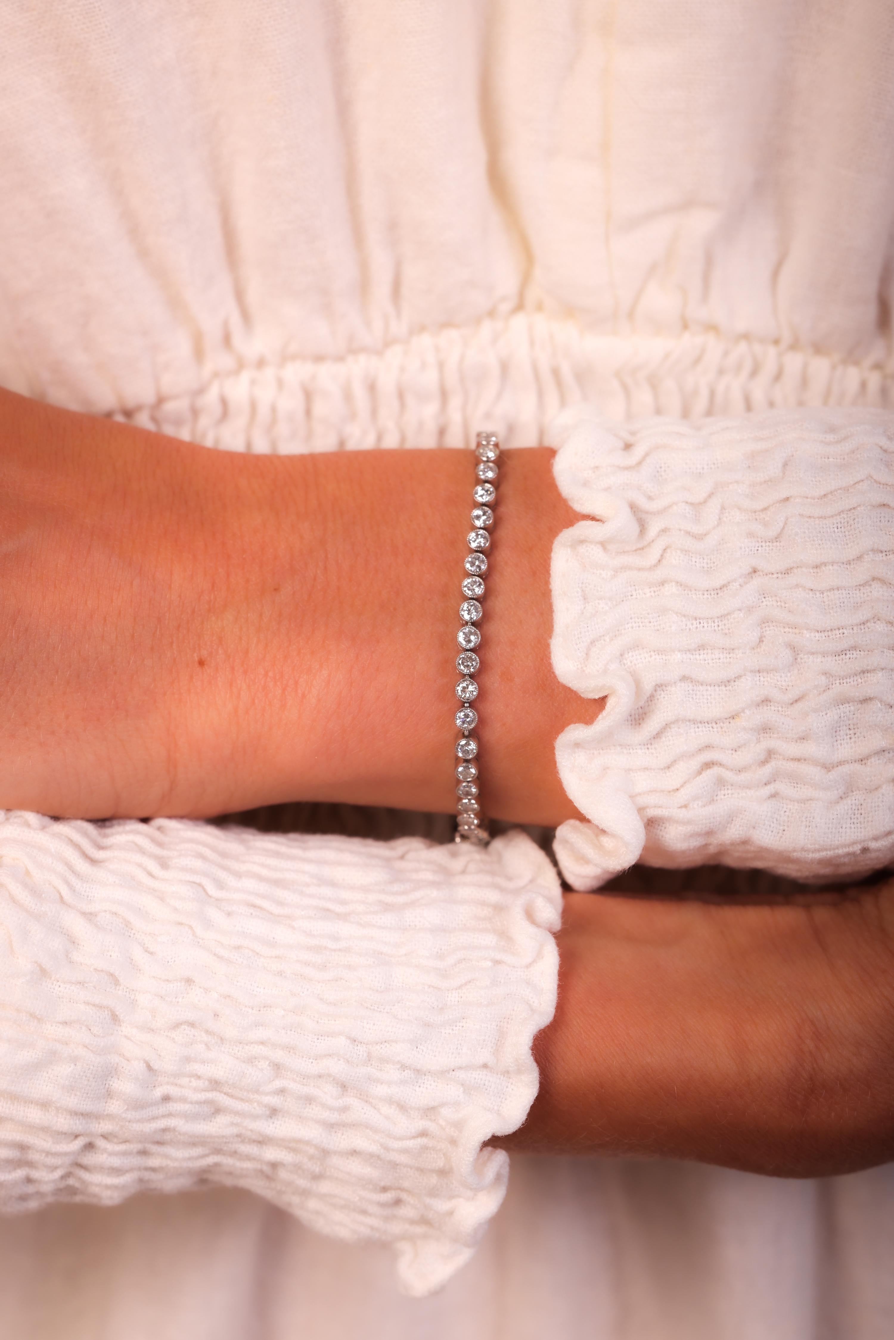 Art Deco inspiriert 4,55 Karat runder Brillant Diamant Platin Tennisarmband (Brillantschliff) im Angebot