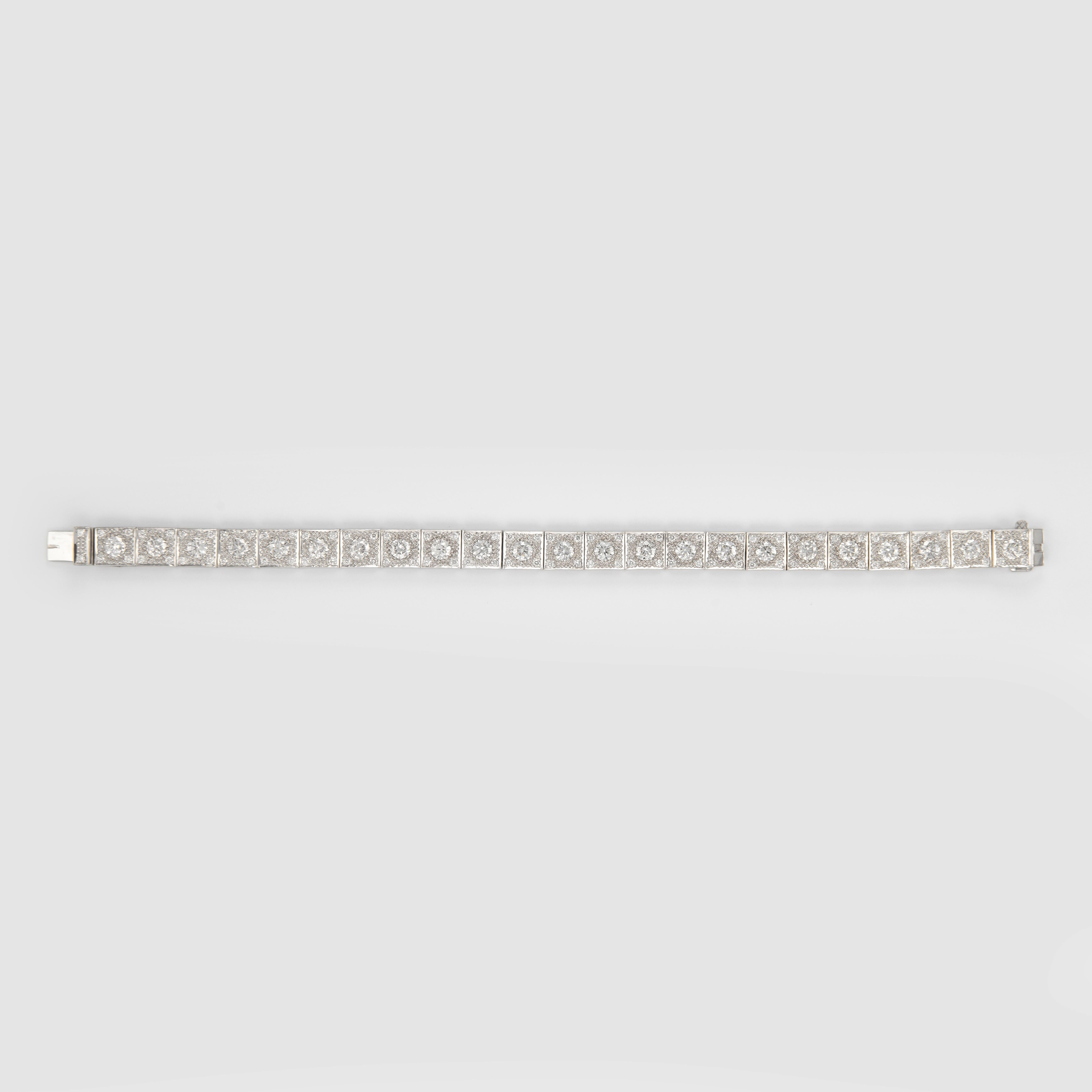 Art Deco inspiriertes 6,32 Karat Diamant-Tennisarmband aus 18 Karat Weißgold (Art déco) im Angebot