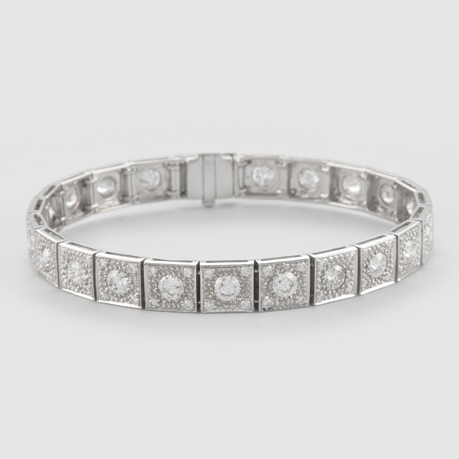 Art Deco inspiriertes 6,32 Karat Diamant-Tennisarmband aus 18 Karat Weißgold (Rundschliff) im Angebot