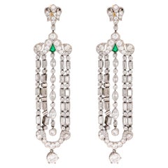 Pendientes araña de platino con esmeralda y diamantes de 9,2 quilates de inspiración Art Déco