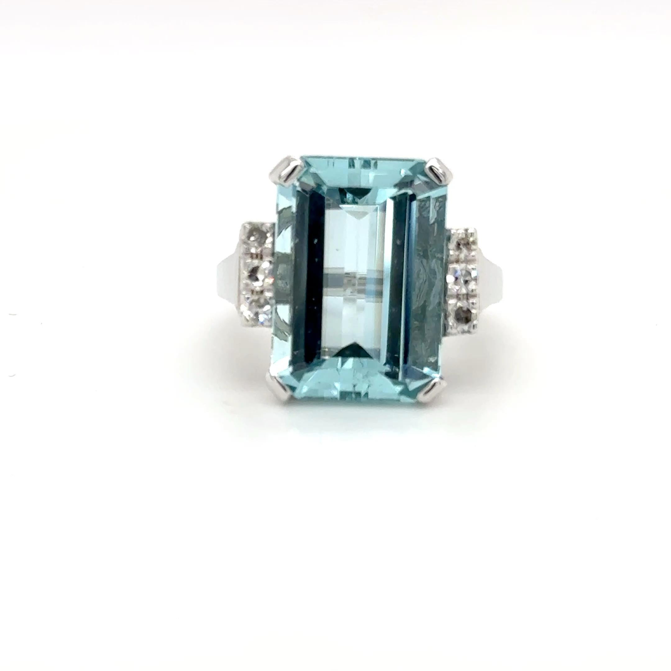 Art Déco Art Deco-Inspired Aquamarine & Diamond Ring – 14k White Gold in vendita
