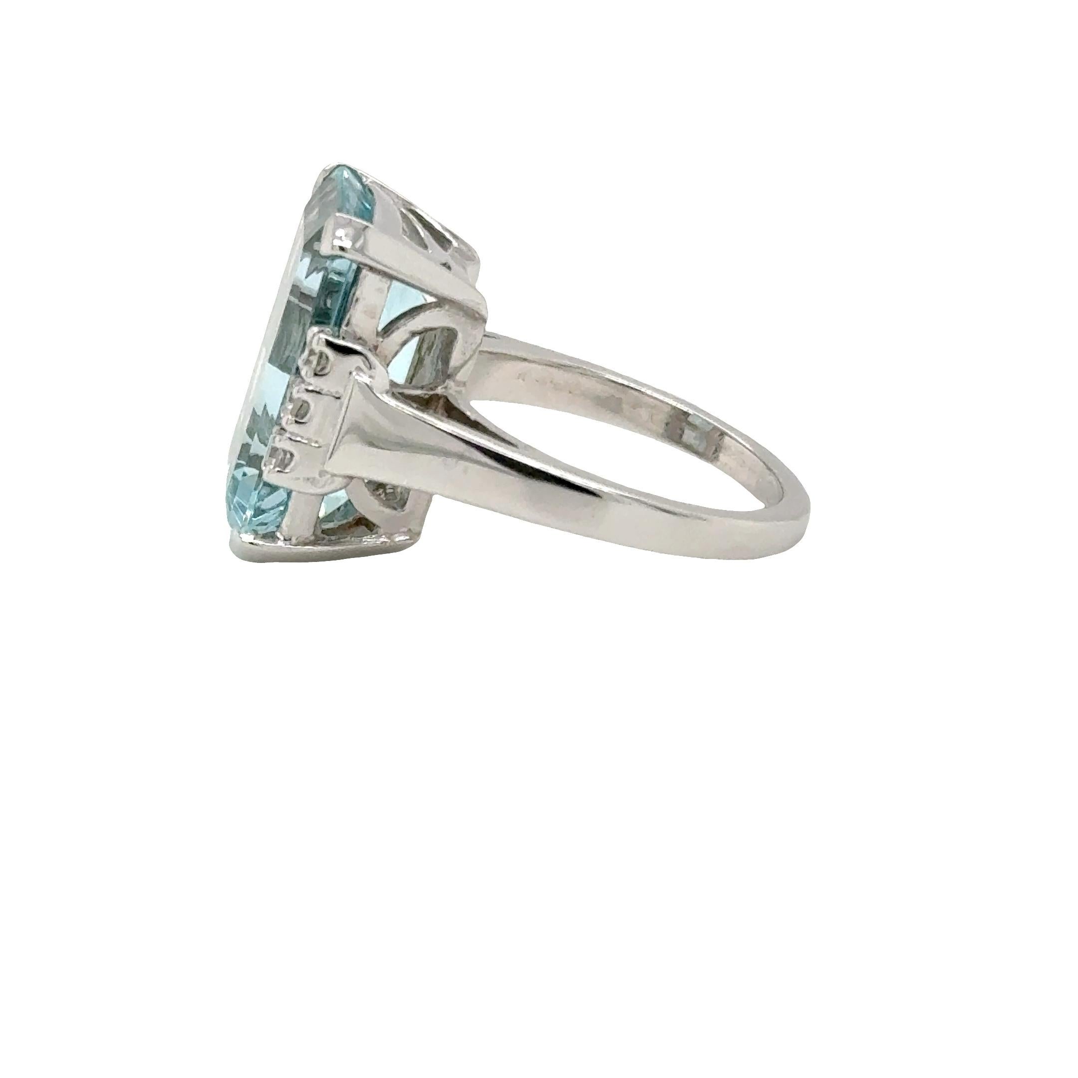 Taglio smeraldo Art Deco-Inspired Aquamarine & Diamond Ring – 14k White Gold in vendita