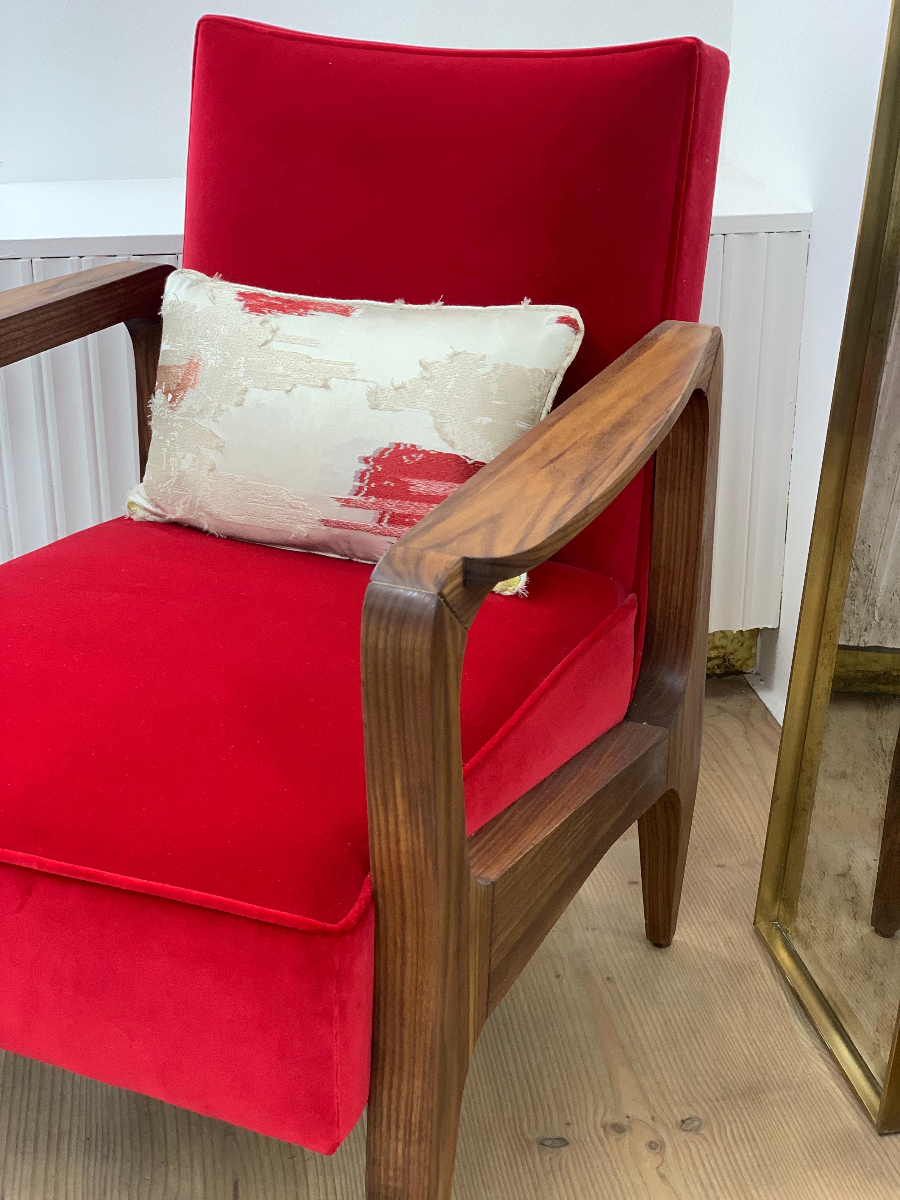 Atena-Sessel aus schwarzem amerikanischem Nussbaum und rotem Opernsamt im Zustand „Neu“ im Angebot in London, GB