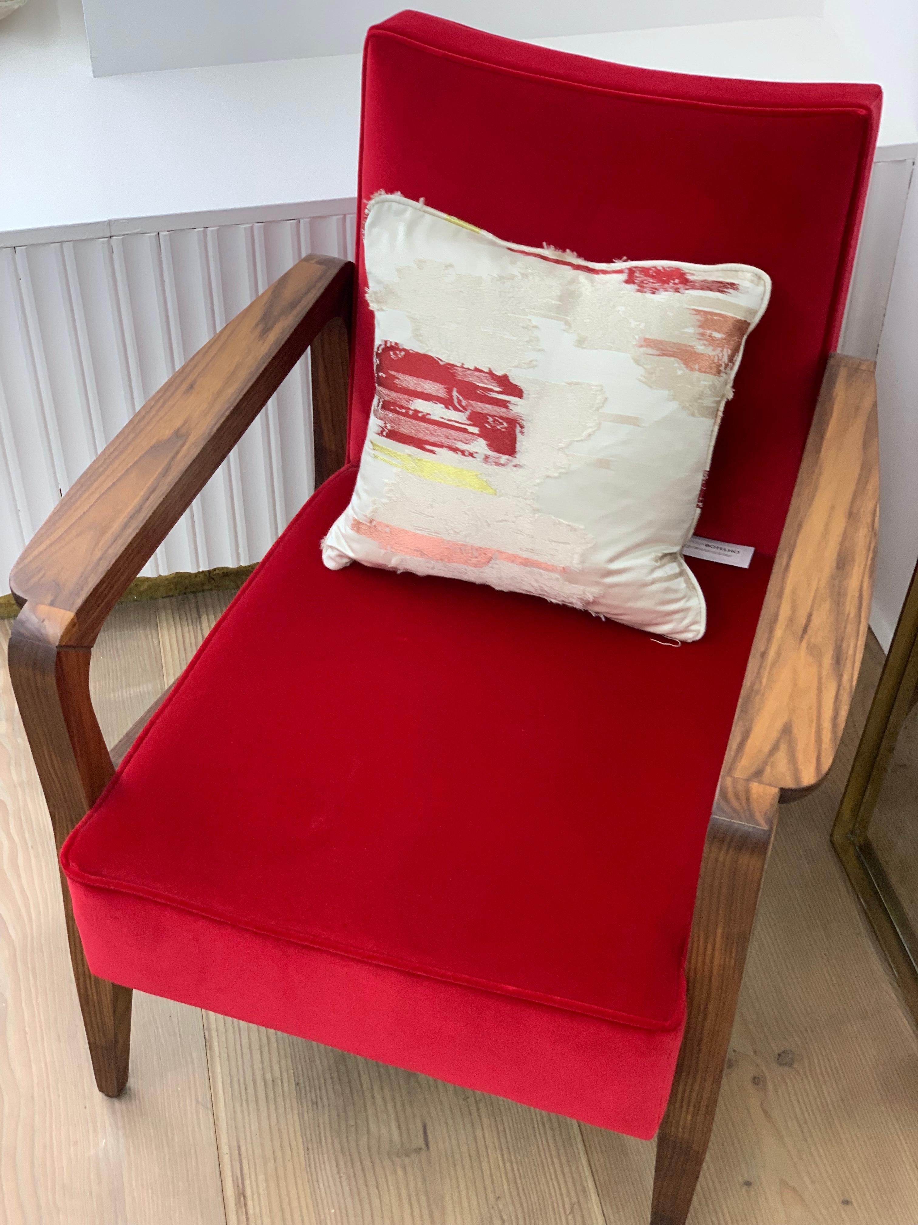 Atena-Sessel aus schwarzem amerikanischem Nussbaum und rotem Opernsamt (Samt) im Angebot