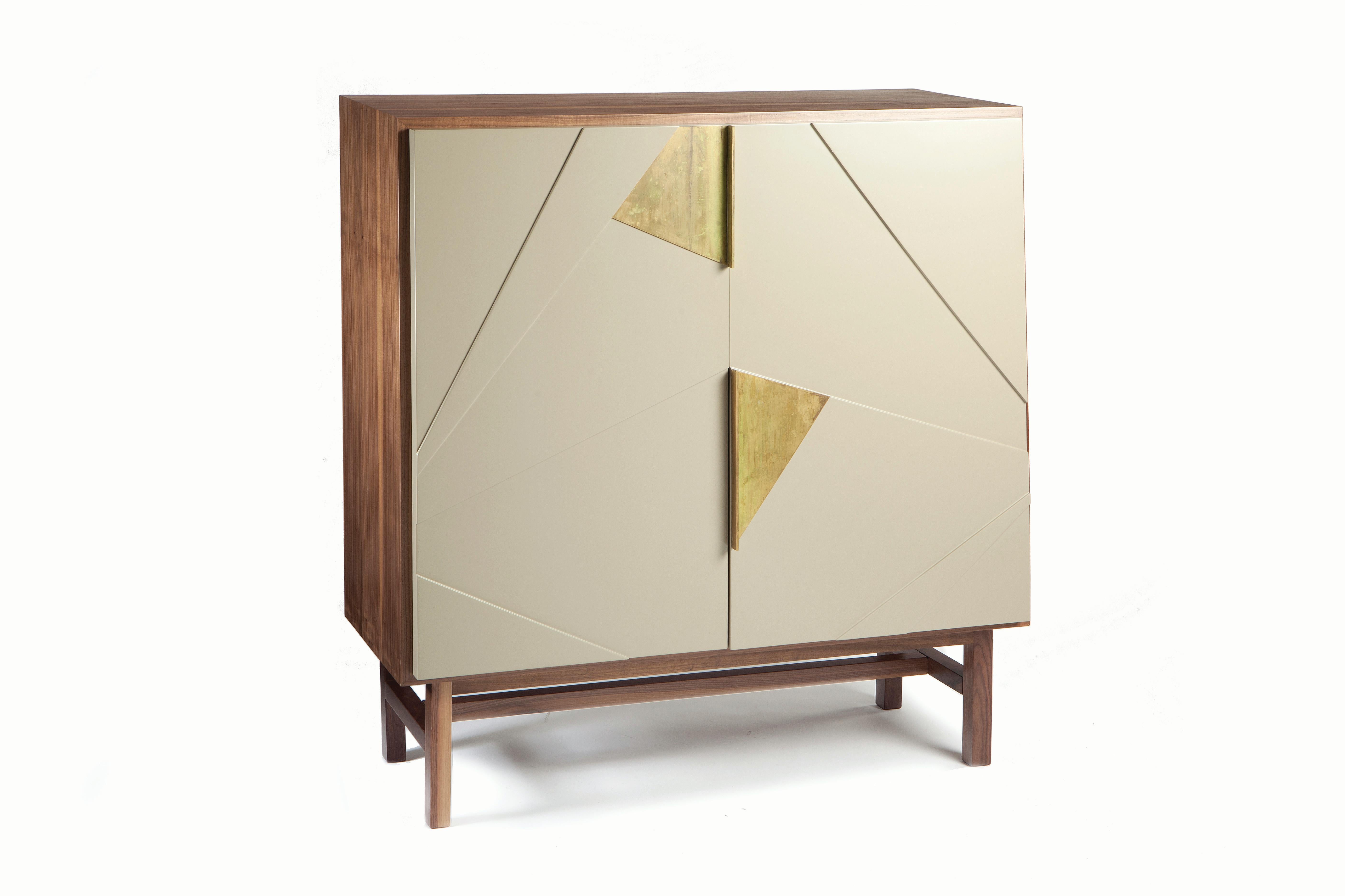 Art-déco-inspirierter Barschrank Jazz aus lackiertem Holz und poliertem Messing im Zustand „Neu“ im Angebot in Lisbon, PT