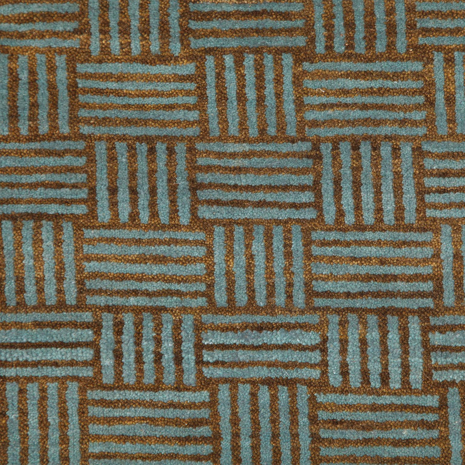 Art Deco-inspirierter blauer und brauner geometrischer Perserteppich aus Wolle, 8' x 10' (Art déco) im Angebot