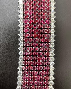 Pulsera de platino con diamantes blancos y cabujón de espinela sin calor de Birmania inspirada en el Art-Decó