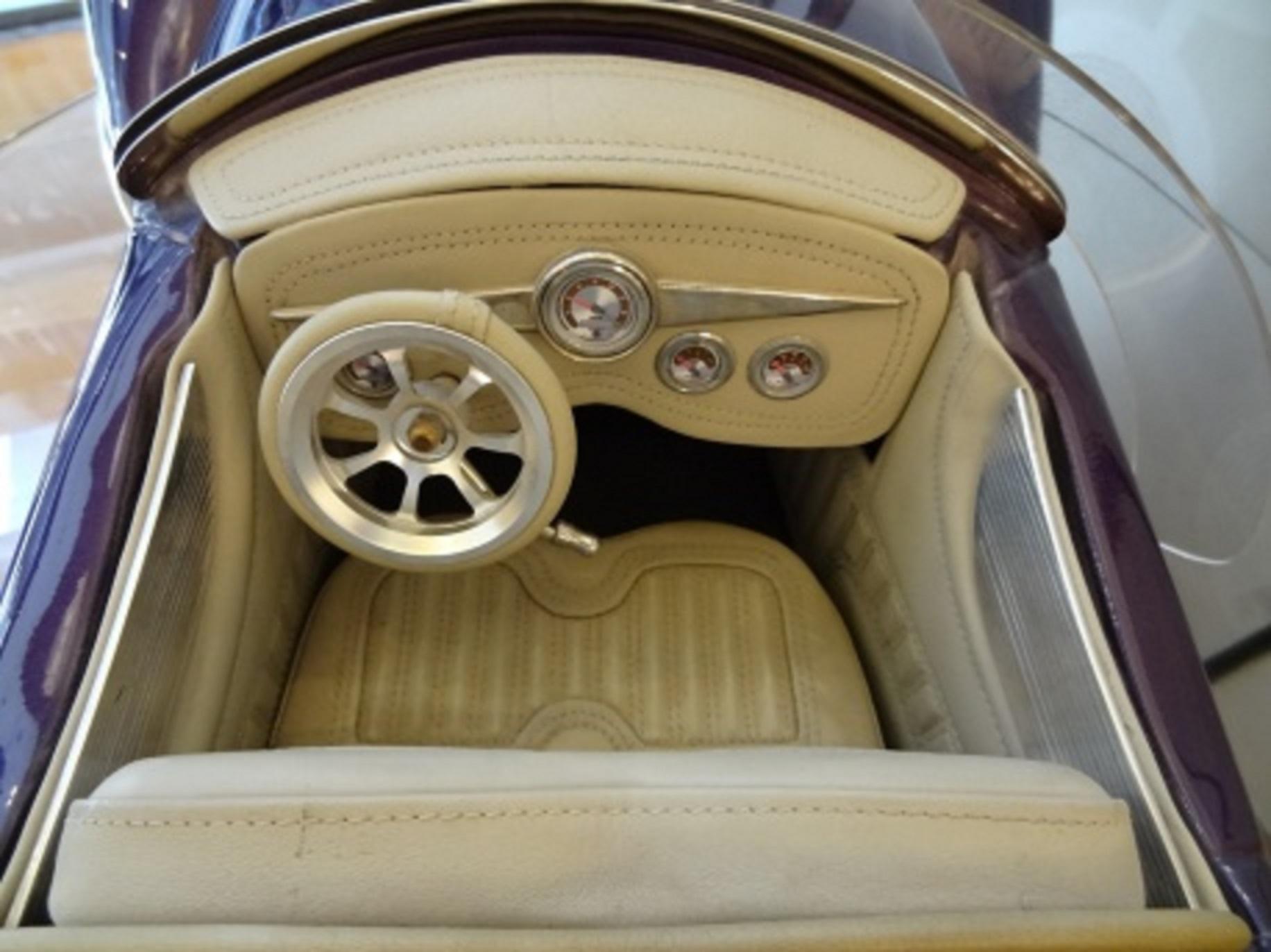 Art Deco Inspired Car, Designer: Marcelo Peña, 2014. Materials: wood and leather For Sale 7