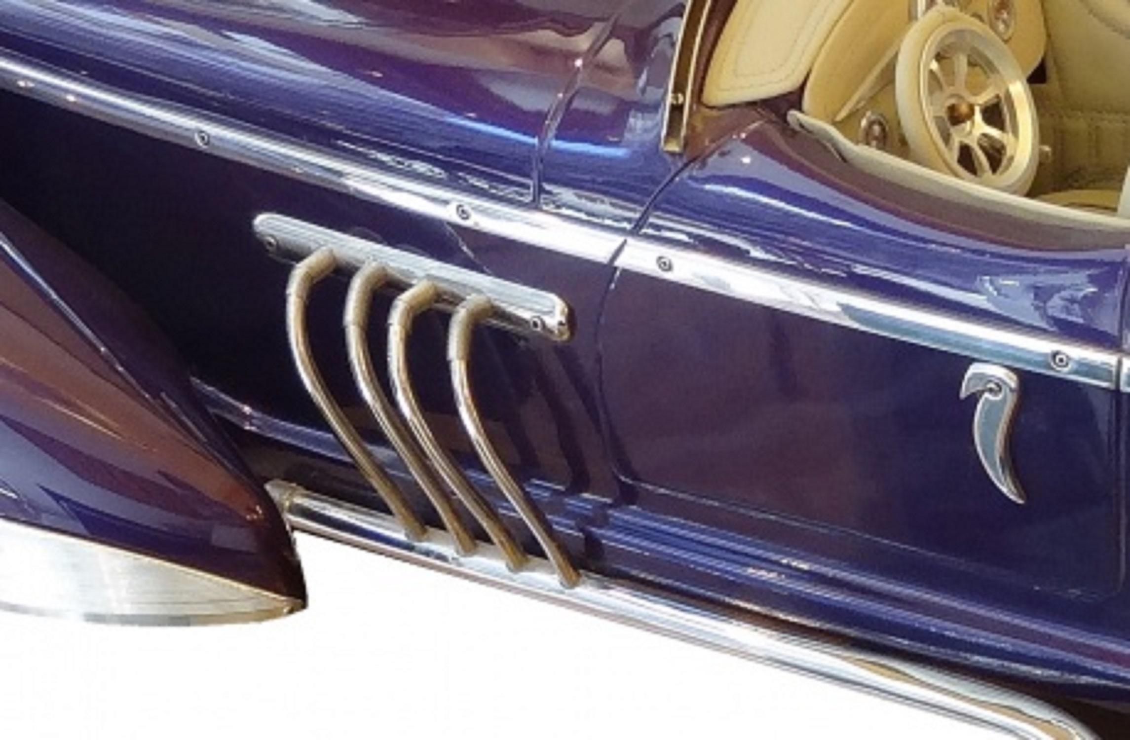 Steel Art Deco Inspired Car, Designer: Marcelo Peña, 2014. Materials: wood and leather For Sale