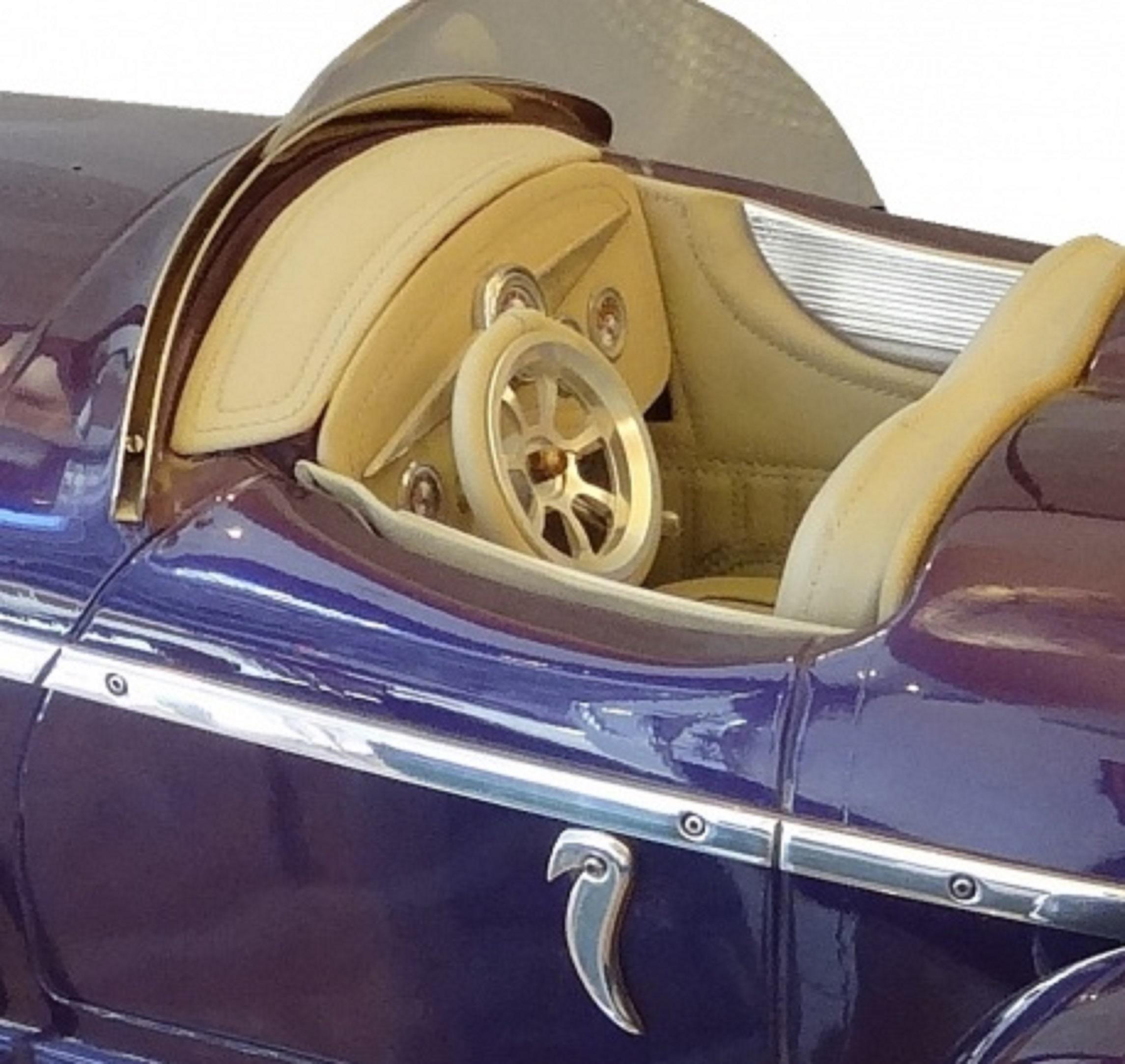Art Deco Inspired Car, Designer: Marcelo Peña, 2014. Materials: wood and leather For Sale 1