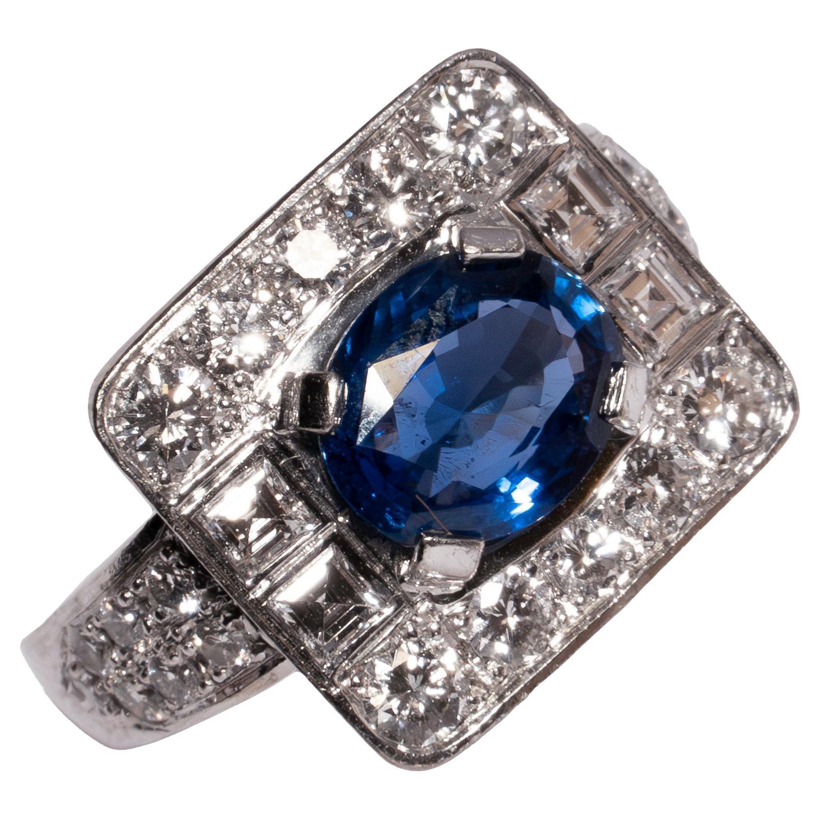 Art Deco inspired Deep blue 2.71ct Sapphire Cocktail Ring For Sale
